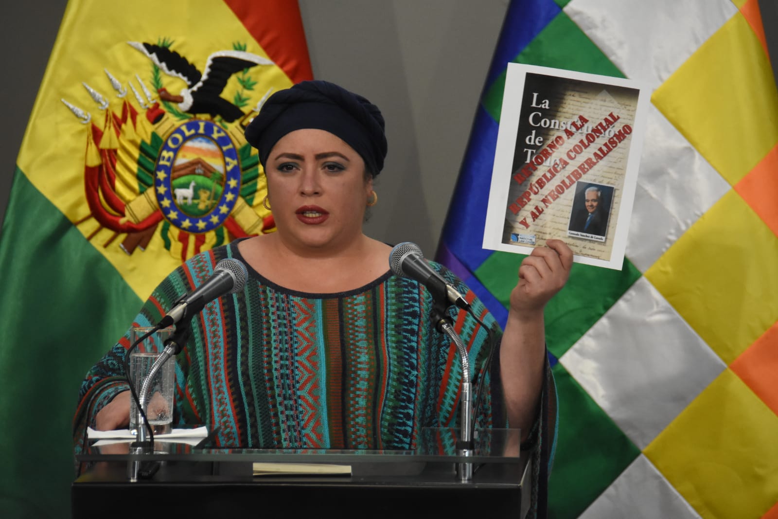 Gobierno rechaza propuesta de Constitución de Goni, afirma que la república colonial y el neoliberalismo no volverán