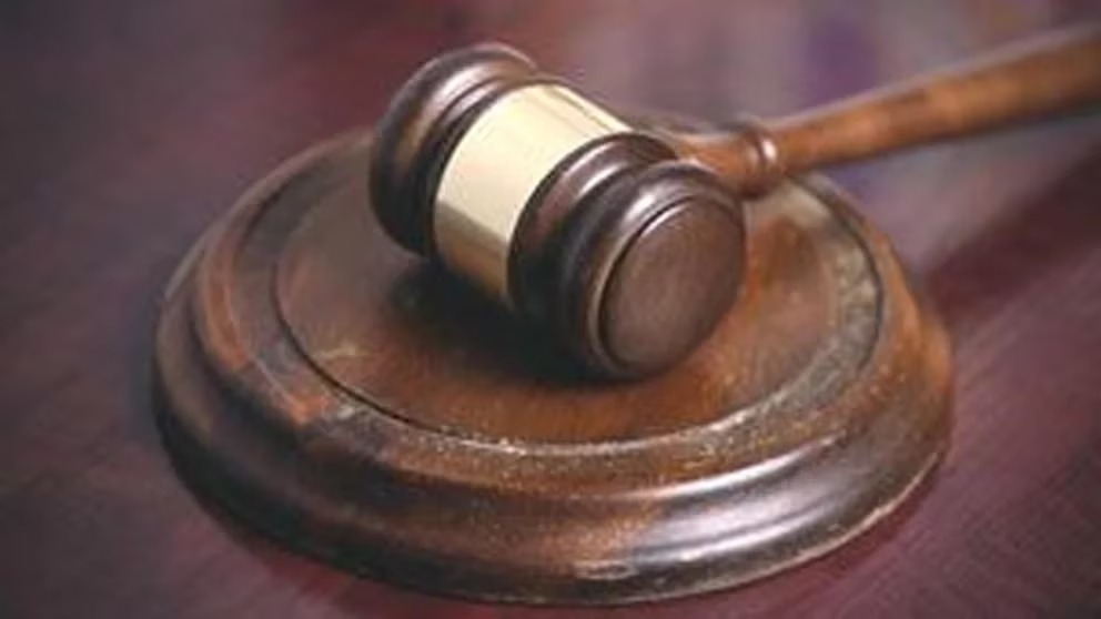 Fiscalía cita a juez de La Guardia por denuncia de direccionar fallo a cambio de $us 50.000