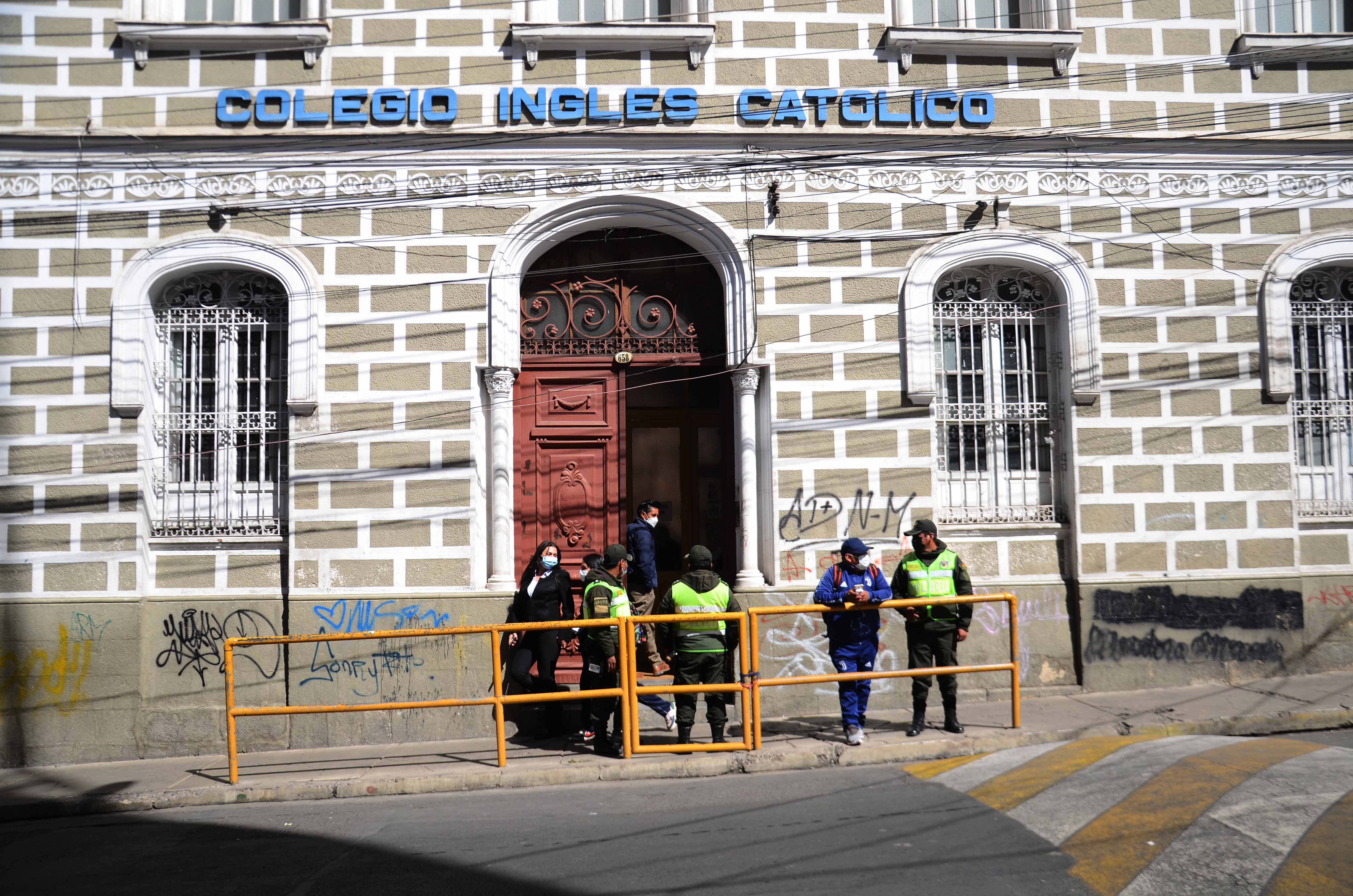 Padres de familia exigen renuncia de la directora del Colegio Inglés Católico tras un caso de presunta violación en La Paz