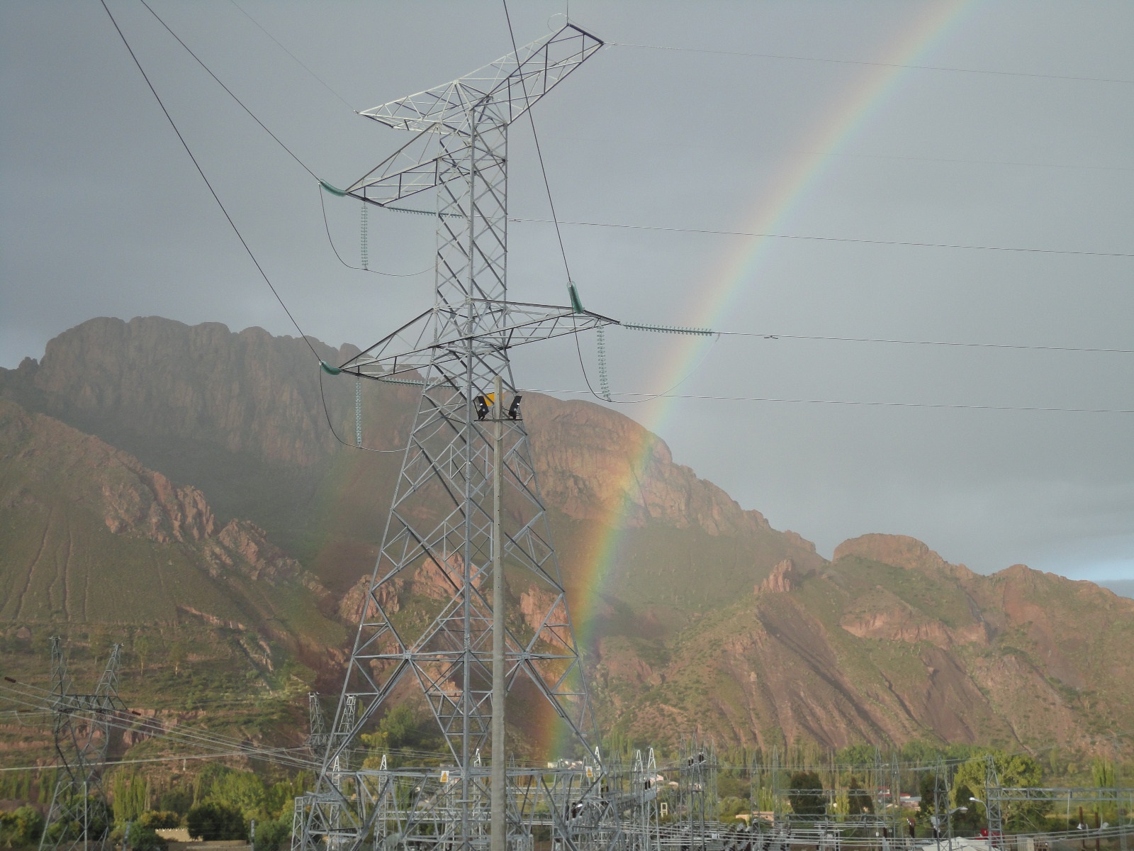 ENDE incorpora equipos de alta precisión en la línea de transmisión eléctrica Punutuma – Las Carreras