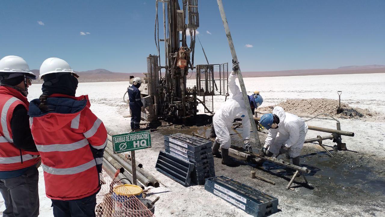 Gobierno convoca a aprovechar el crecimiento mundial de la electromovilidad con la industria del litio