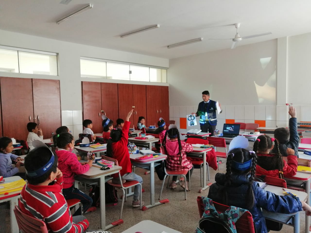 Impuestos socializa la cultura tributaria en tres unidades educativas de Santa Cruz