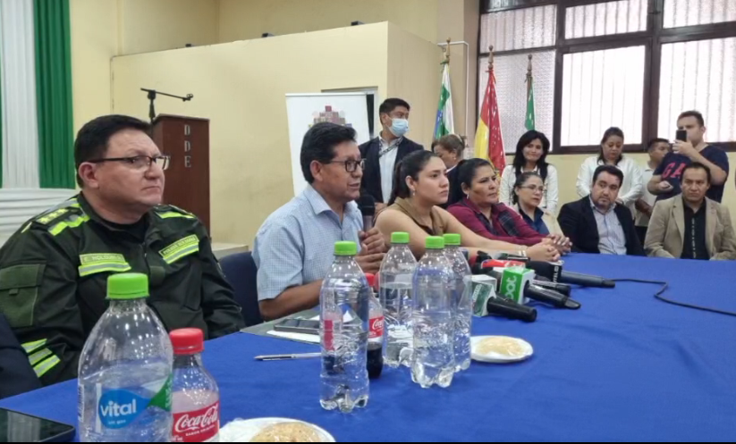 Policía perfila plan de seguridad con activa participación de estudiantes y vecinos en Santa Cruz