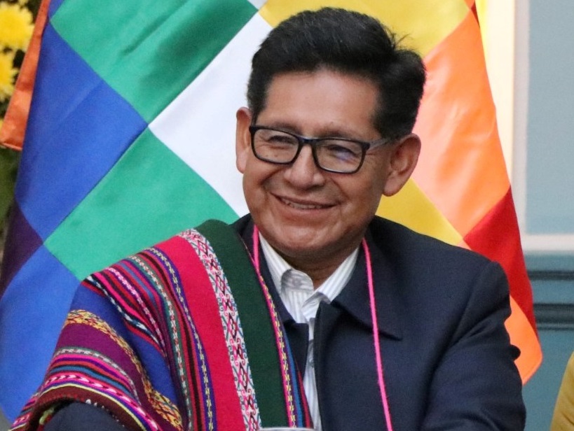 Ministro de Educación destaca implementación de contenidos curriculares actualizados en unidades educativas