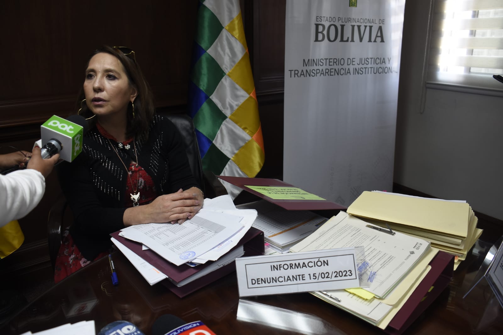 Viceministra Ríos: Exministro Santos Cruz era investigado desde enero, se vincula a 15 personas con el caso coimas