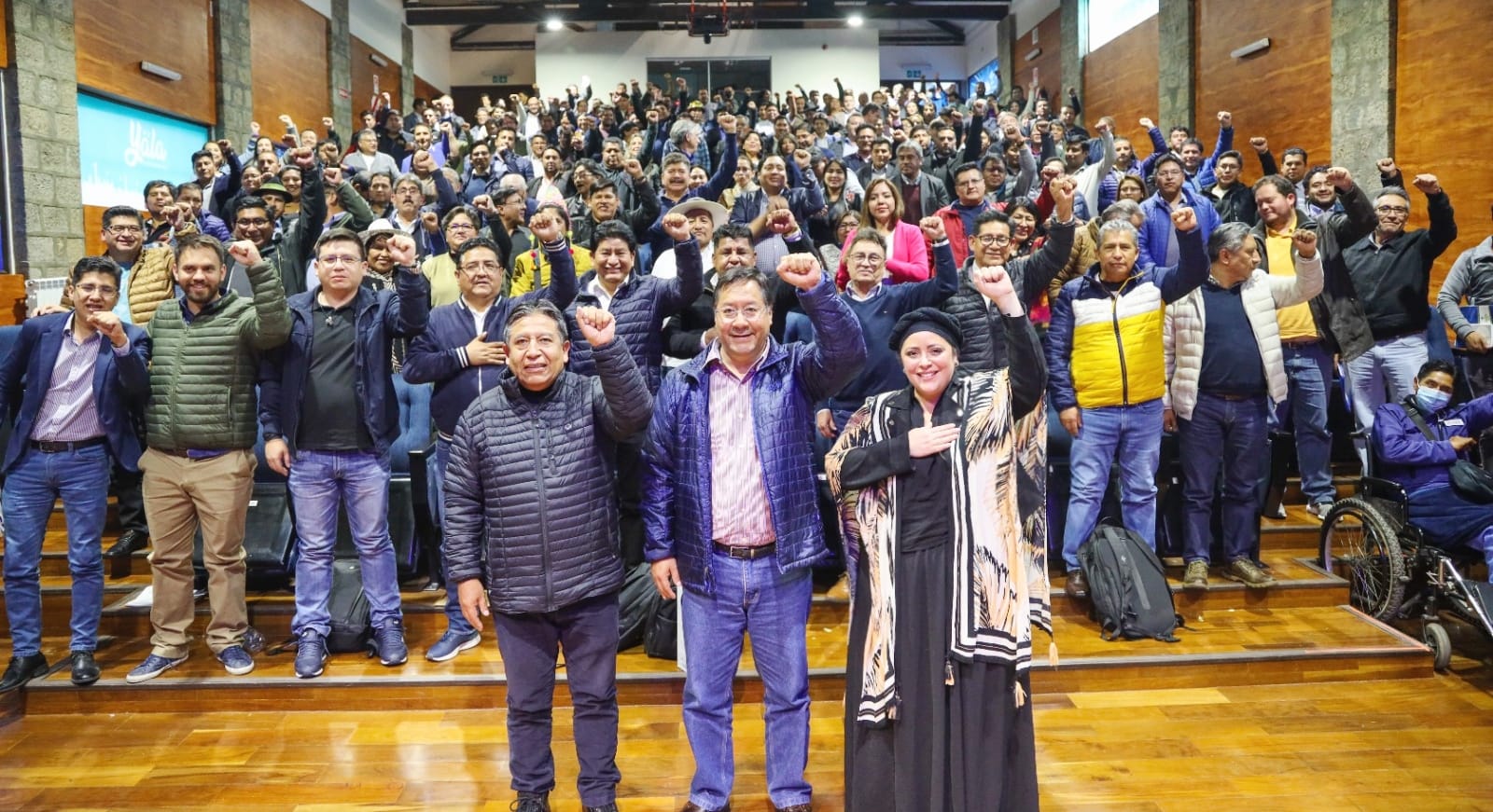 Presidente afirma que el Gobierno cuida la estabilidad política, económica y social como patrimonio de los bolivianos