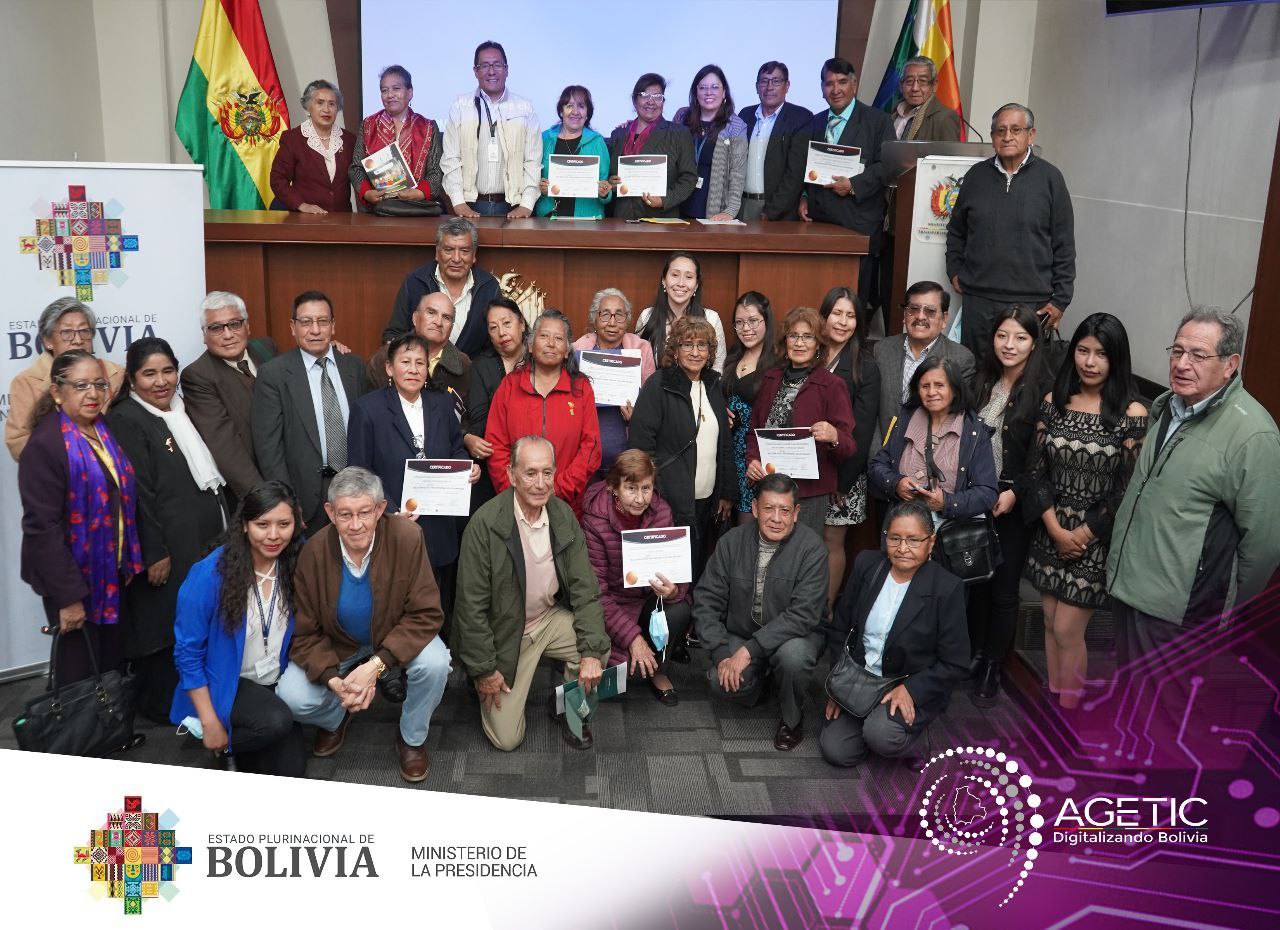 Adultos mayores fueron certificados por el Programa de Inclusión Digital de la Agetic 
