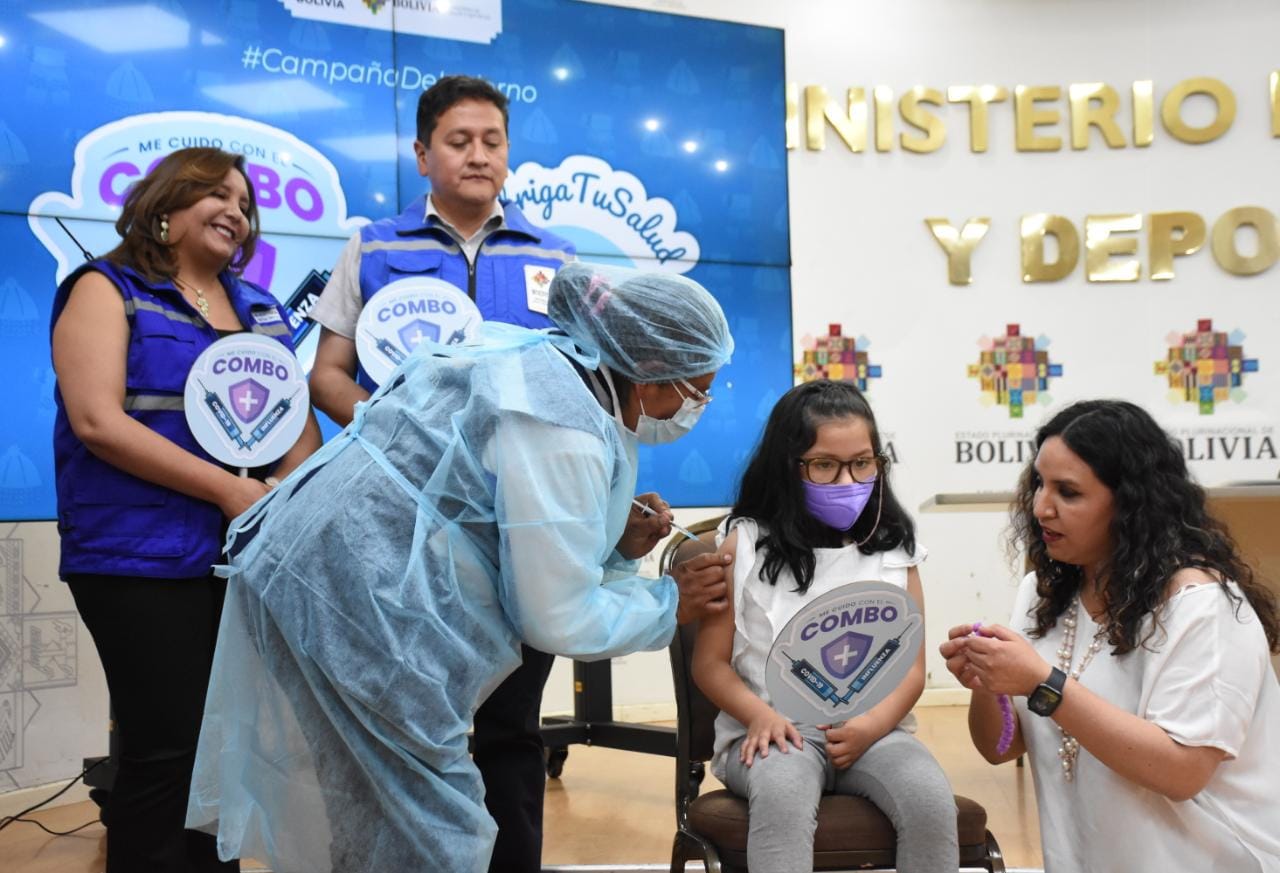 Sin restricción de edad, Salud lanza campaña para inmunizar contra la Influenza y la Covid-19.