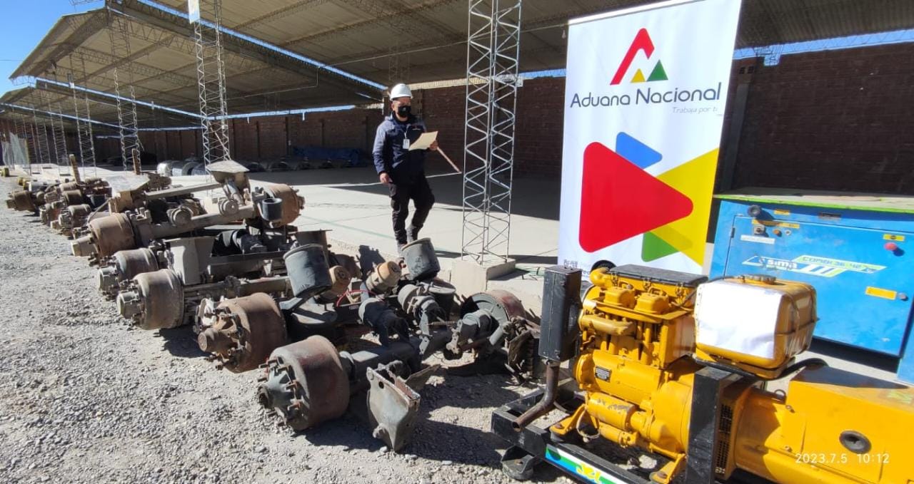 En Tambo Quemado escáneres de la Aduana detectan 12 t de máquinas y repuestos para camiones ilegales