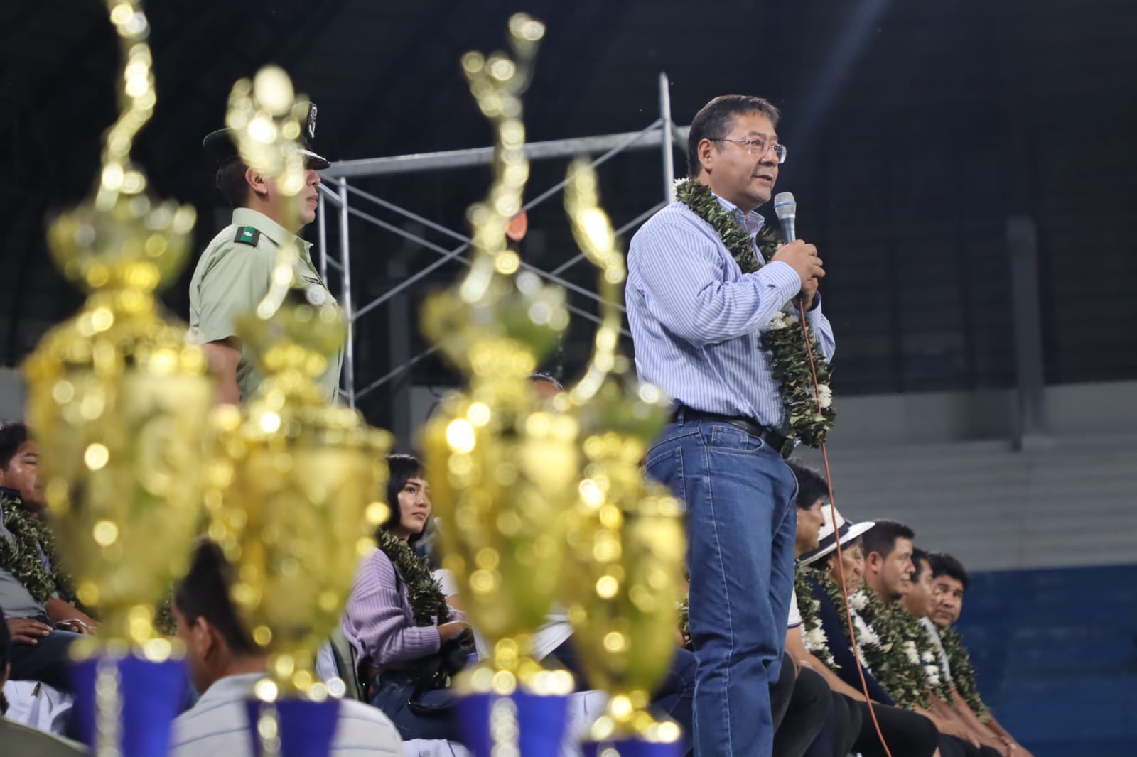 Arce participa en el Chapare de la clausura de los Juegos Estudiantiles y compromete apoyo