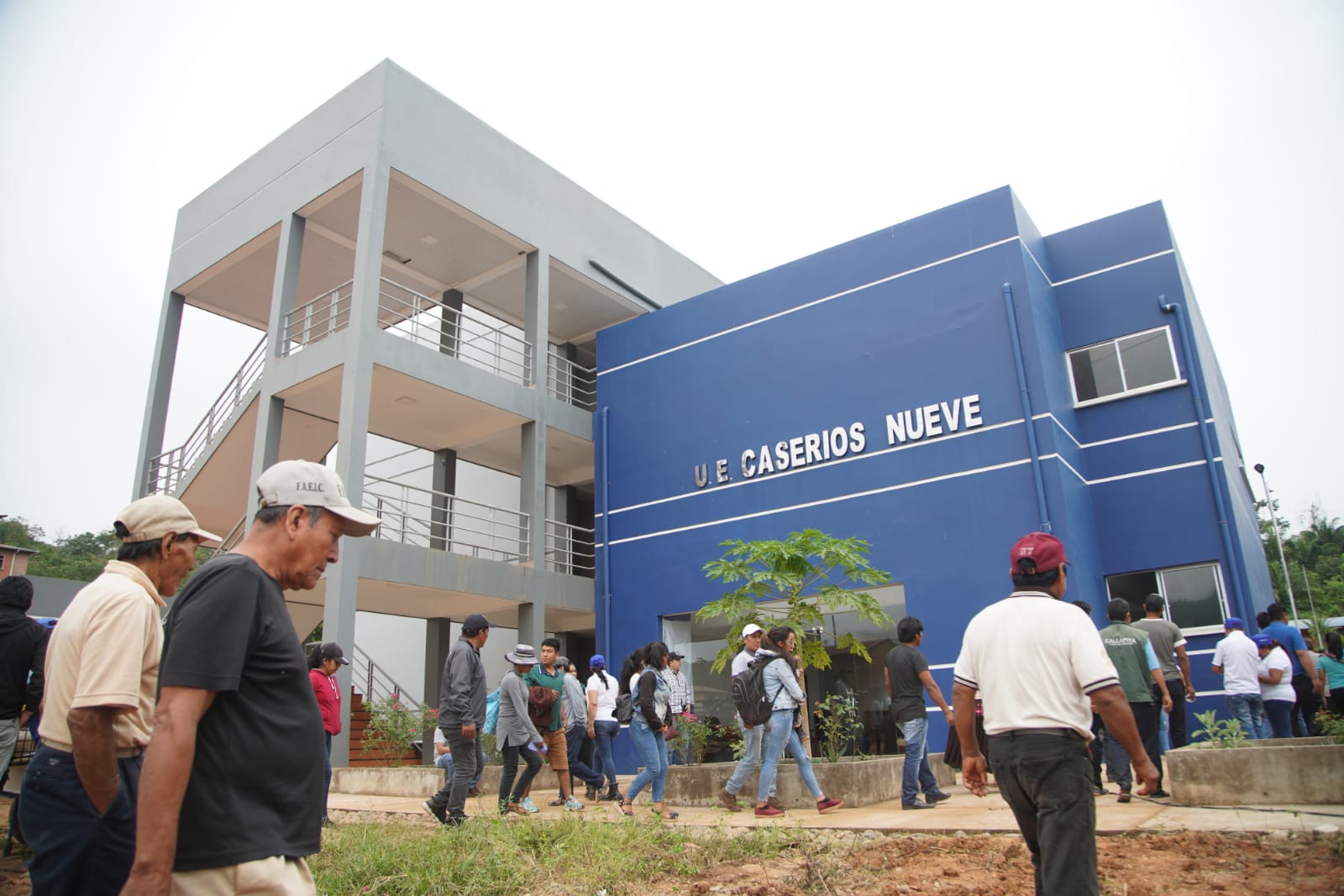 Entregan seis módulos educativos, laboratorios y 15 computadoras en Caranavi y Sud Yungas por más de Bs 30.9 millones