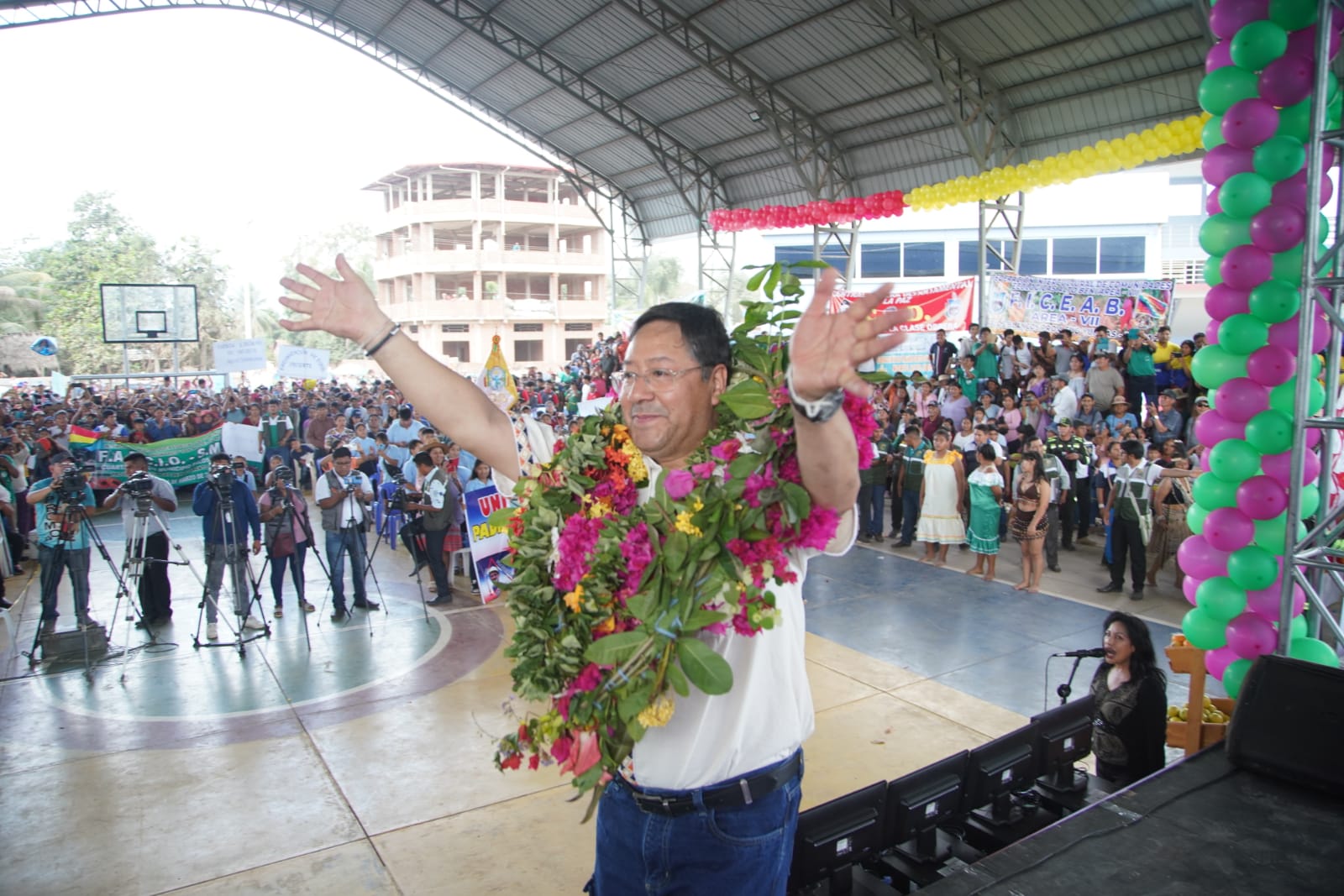 Entregan tres nuevas unidades educativas en Palos Blancos, Arce destaca la importancia de la educación en el desarrollo