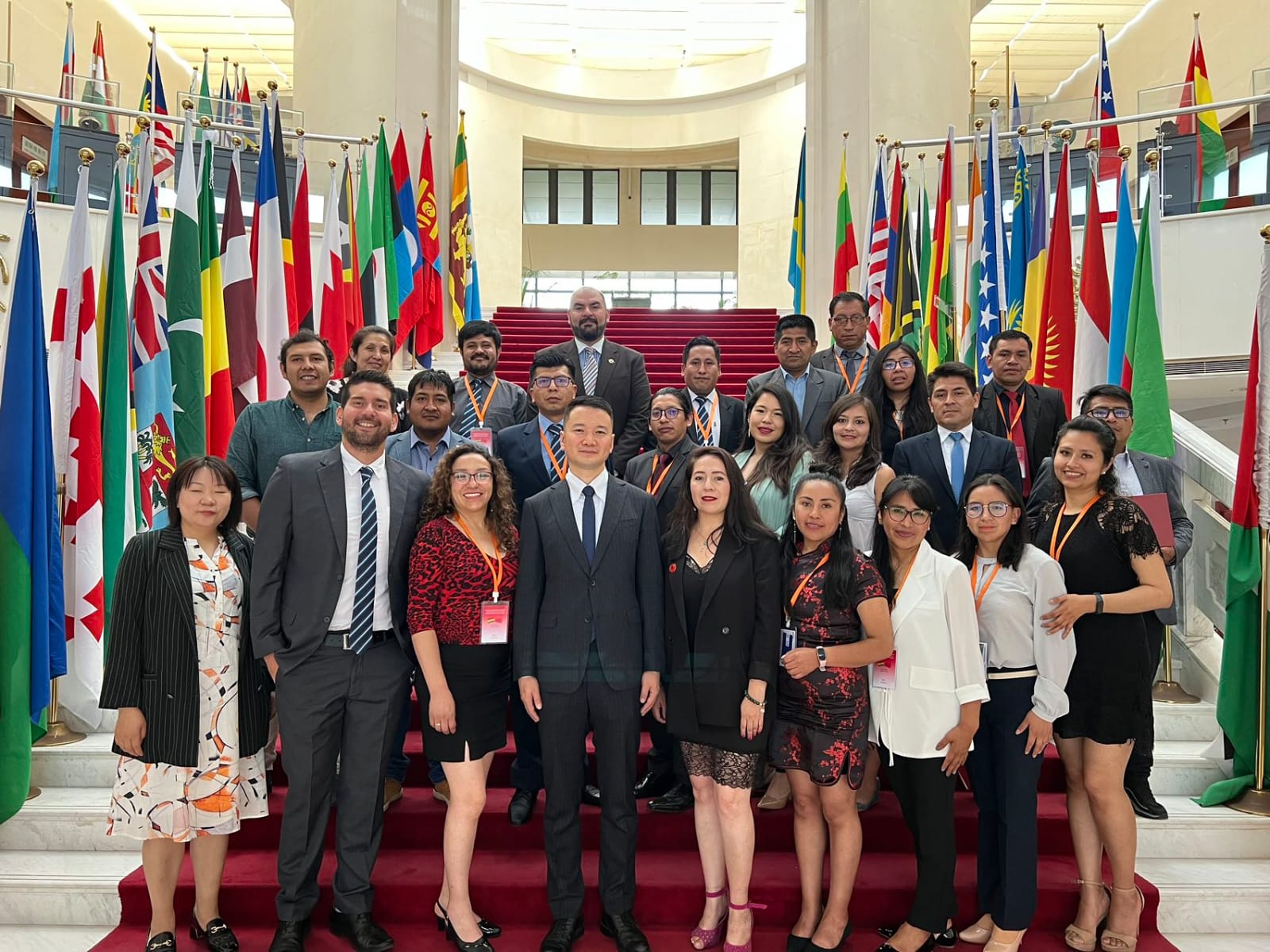 Bolivianos amplían en China conocimientos para la industrialización del litio