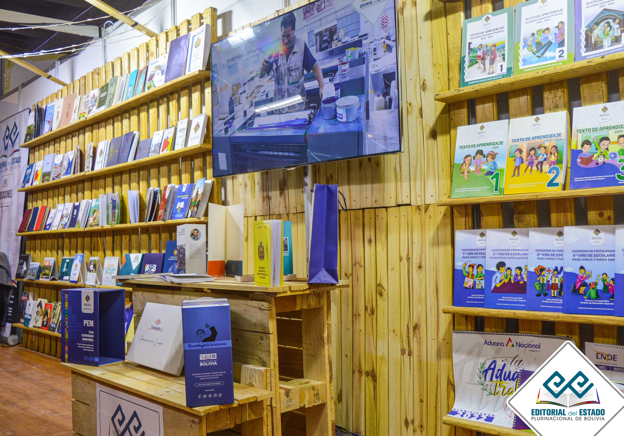 La Editorial del Estado presente en La Paz Expone con su oferta gráfica