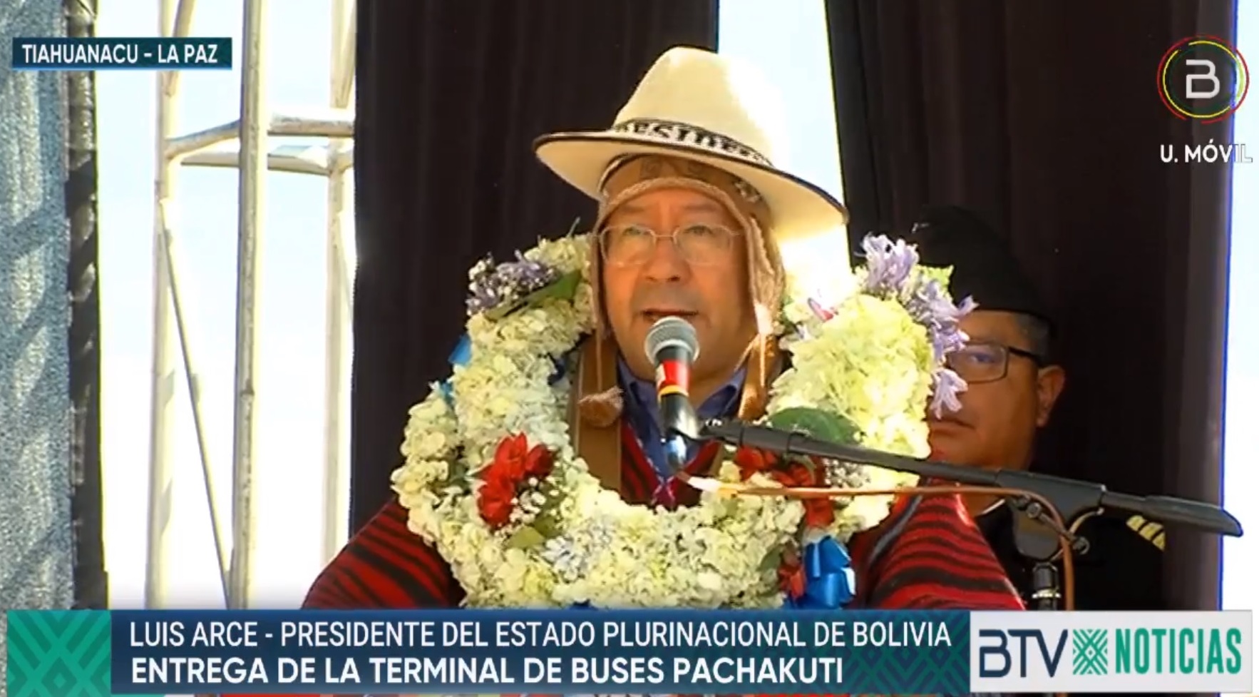 Arce entrega terminal de buses en Tiwanaku y anuncia proyectos de fomento al turismo 