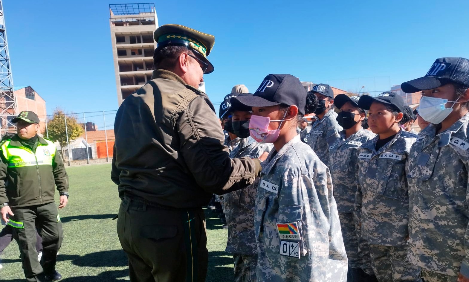 Destacan formación y labor de brigadas vecinales y escolares en El Alto, afianzan relación Policía-población 