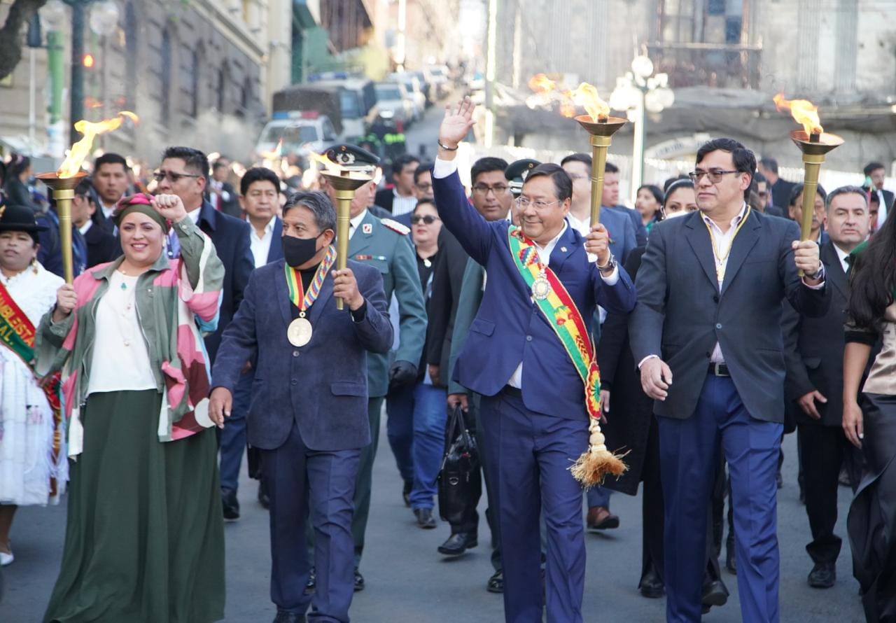 Presidente Arce enciende la tea de Murillo, símbolo de un pueblo digno y soberano