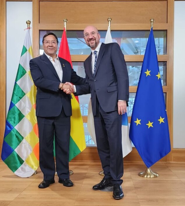 El presidente Luis Arce junto al presidente del Consejo Europeo, Charles Michell. Foto: Comunicación Presidencial.