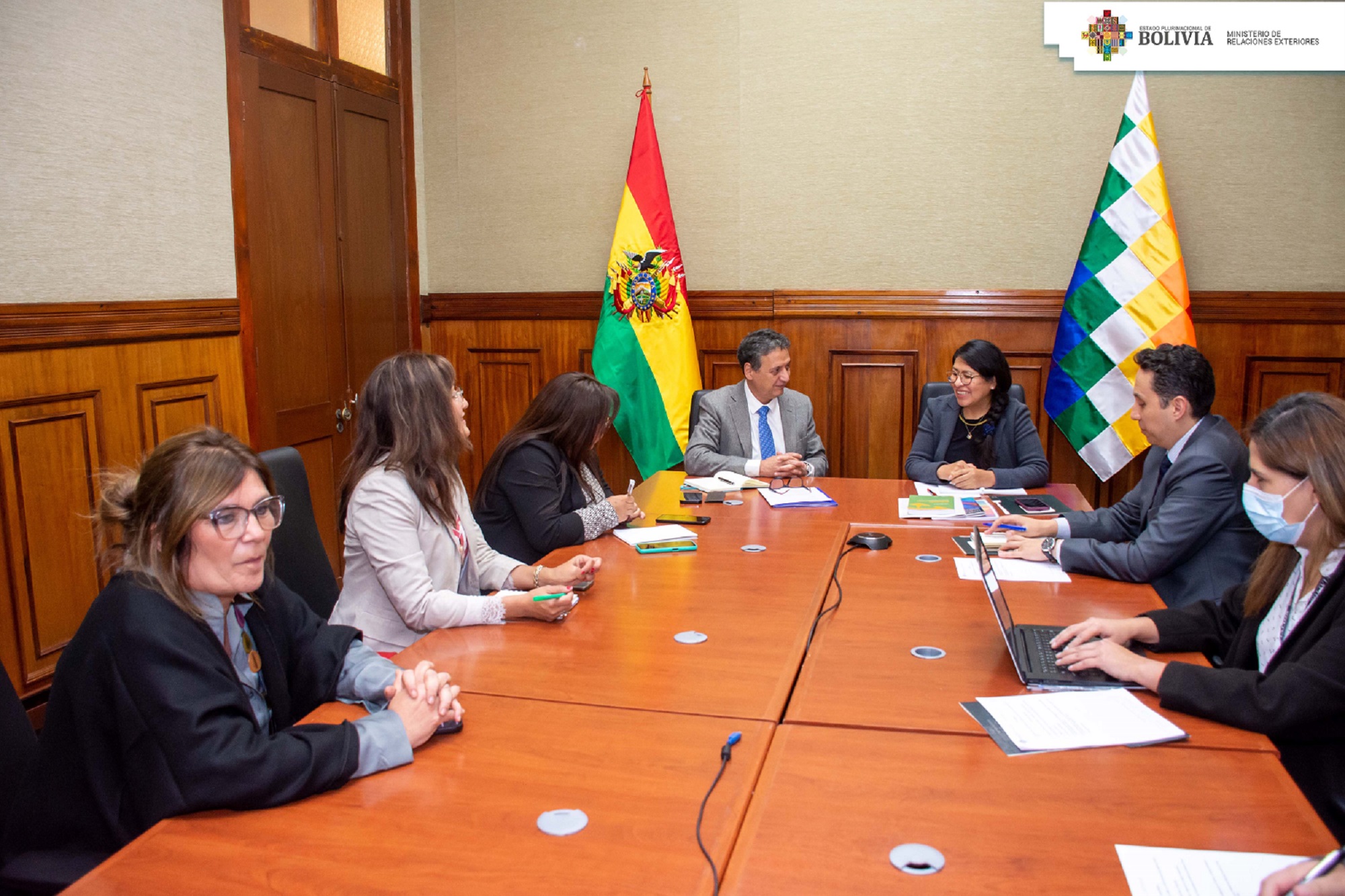 Bolivia y la OIM revisan avances y acciones sobre movilidad humana