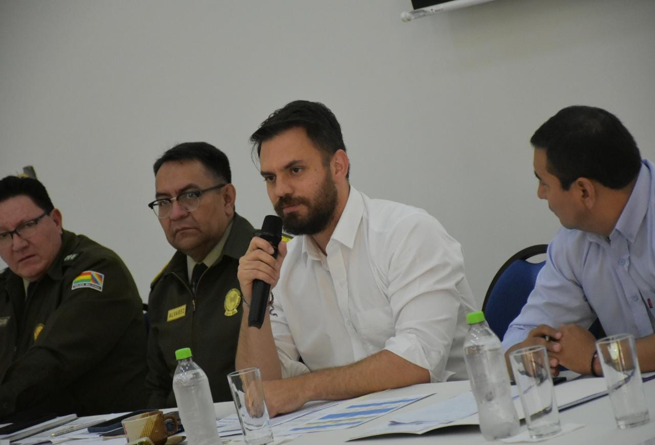 Del Castillo y alcaldes de Santa Cruz exigen al Legislativo aprobar leyes “detenidas” para fortalecer la seguridad