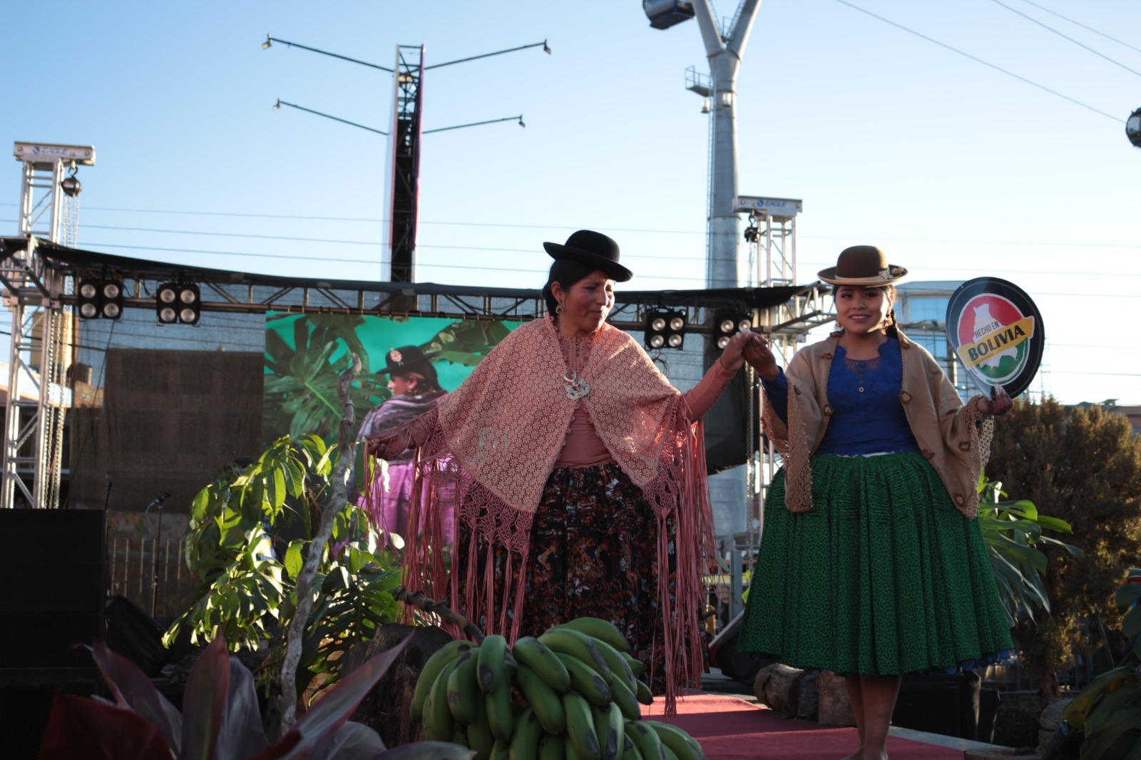 Feria “Hecho en Bolivia” en El Alto ofrece variedad de productos de más de 60 expositores