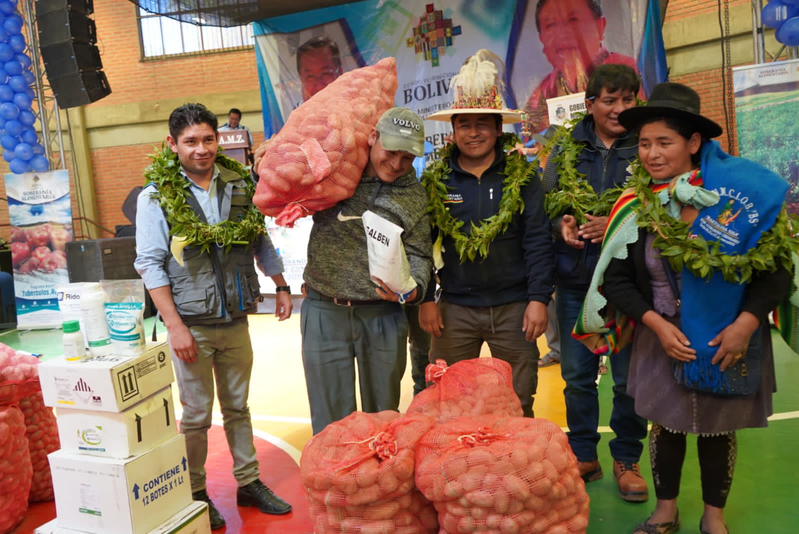 Entregan insumos y semillas de papa por Bs 6 millones a 14 municipios de Chuquisaca