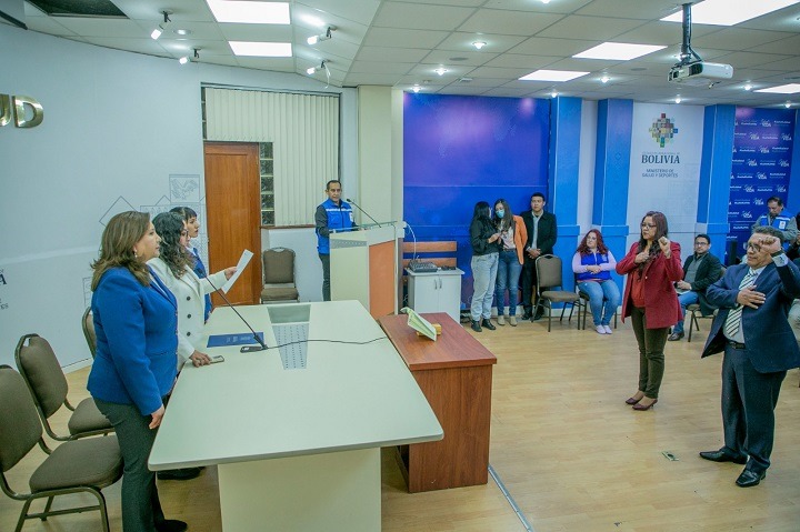 Posesionan a Max Enríquez como nuevo viceministro de Promoción, Vigilancia Epidemiológica y Medicina Tradicional