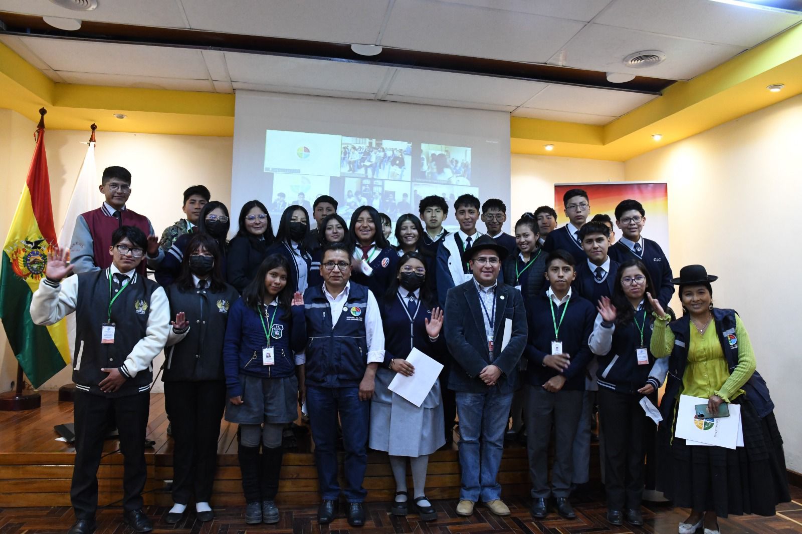 Proyecto Defensor Estudiantil arranca con 104 escolares para prevenir la violencia en 53 unidades educativas