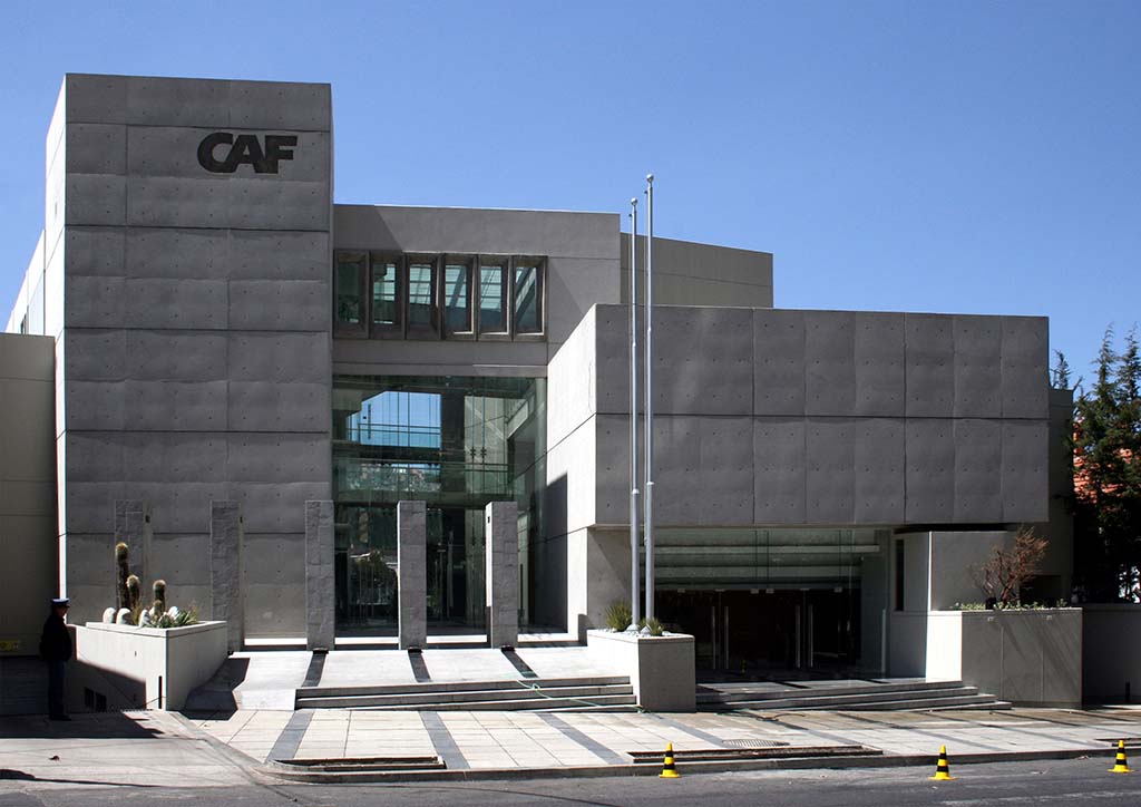 Gobierno y CAF incrementan a $us 176 millones financiamiento para la Doble Vía Caracollo – Colomi