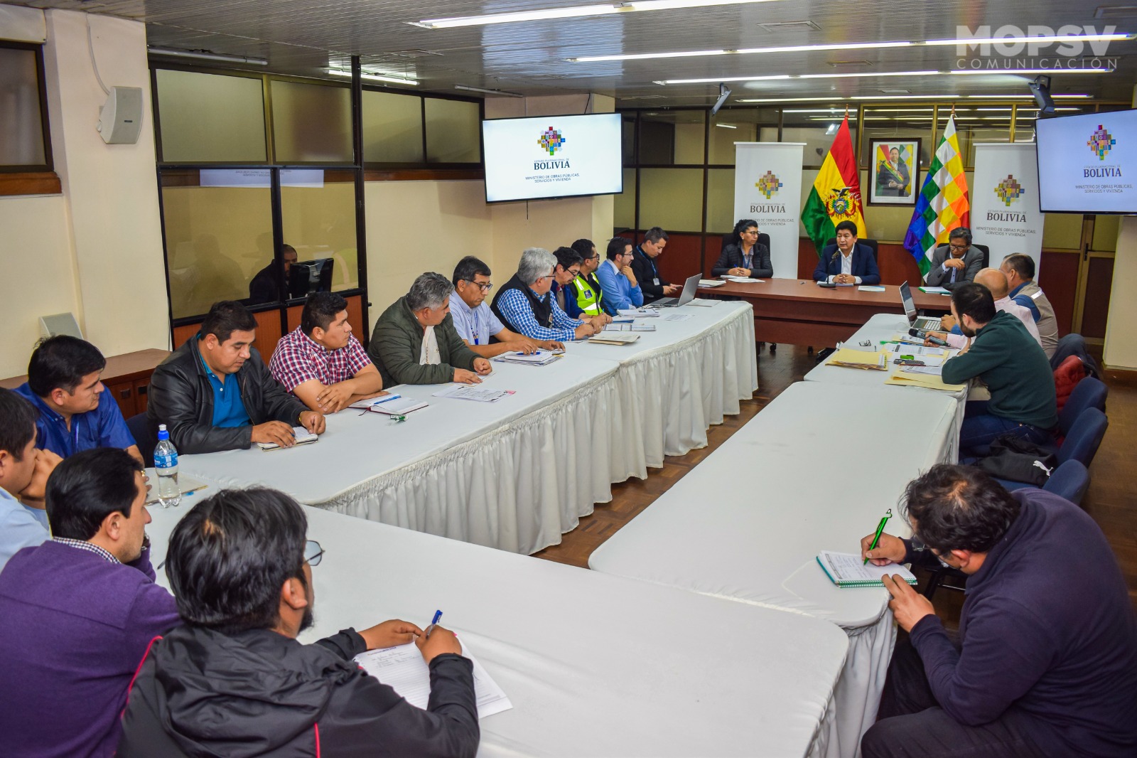 Gobernación cruceña acepta dar contraparte de 30% para Okinawa-Los Troncos y Montaño da por solucionado el problema, bloqueo persiste 