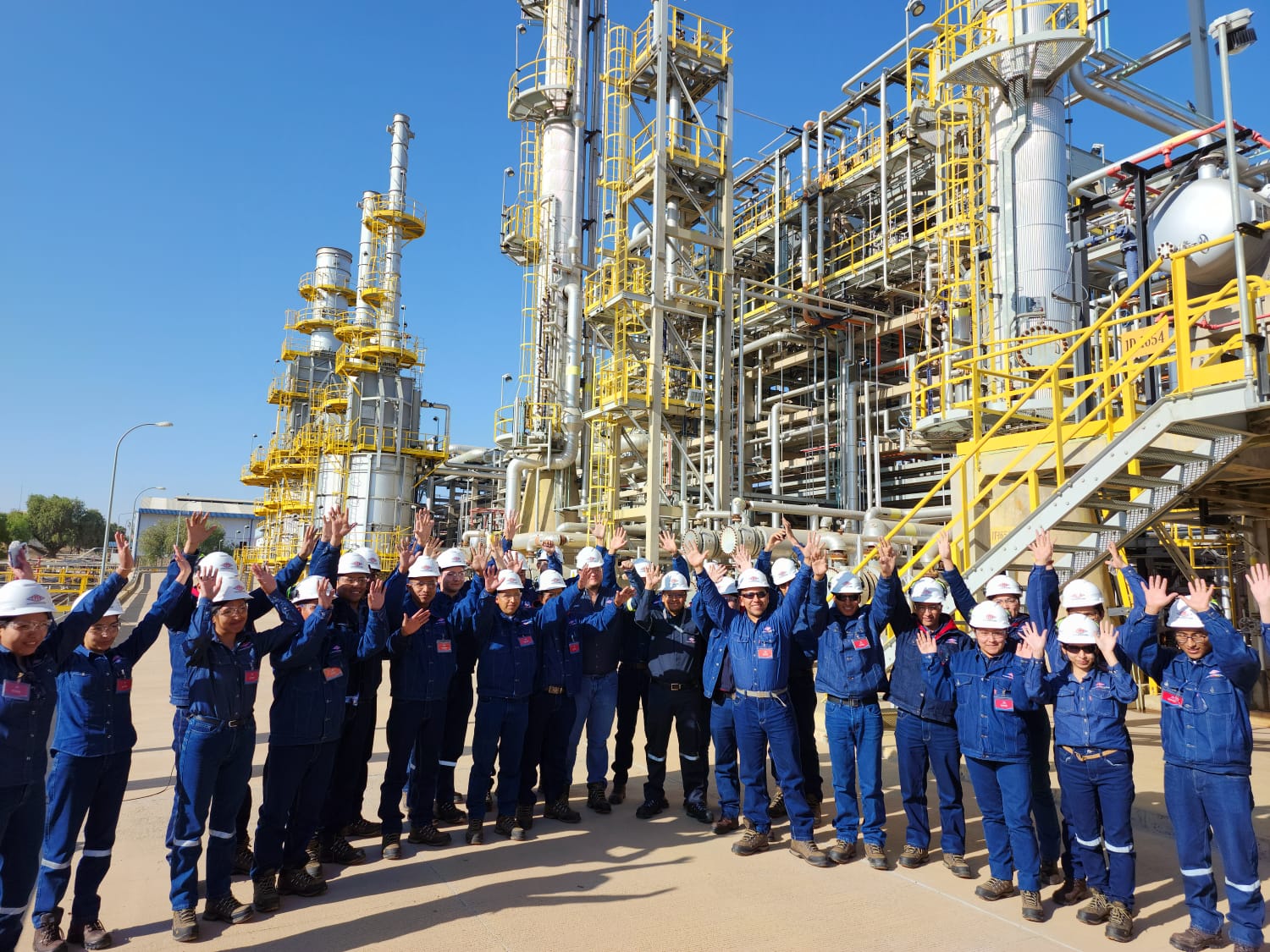 Unos 27 jóvenes profesionales se incorporan a YPFB a través del programa “Explorando Talentos”