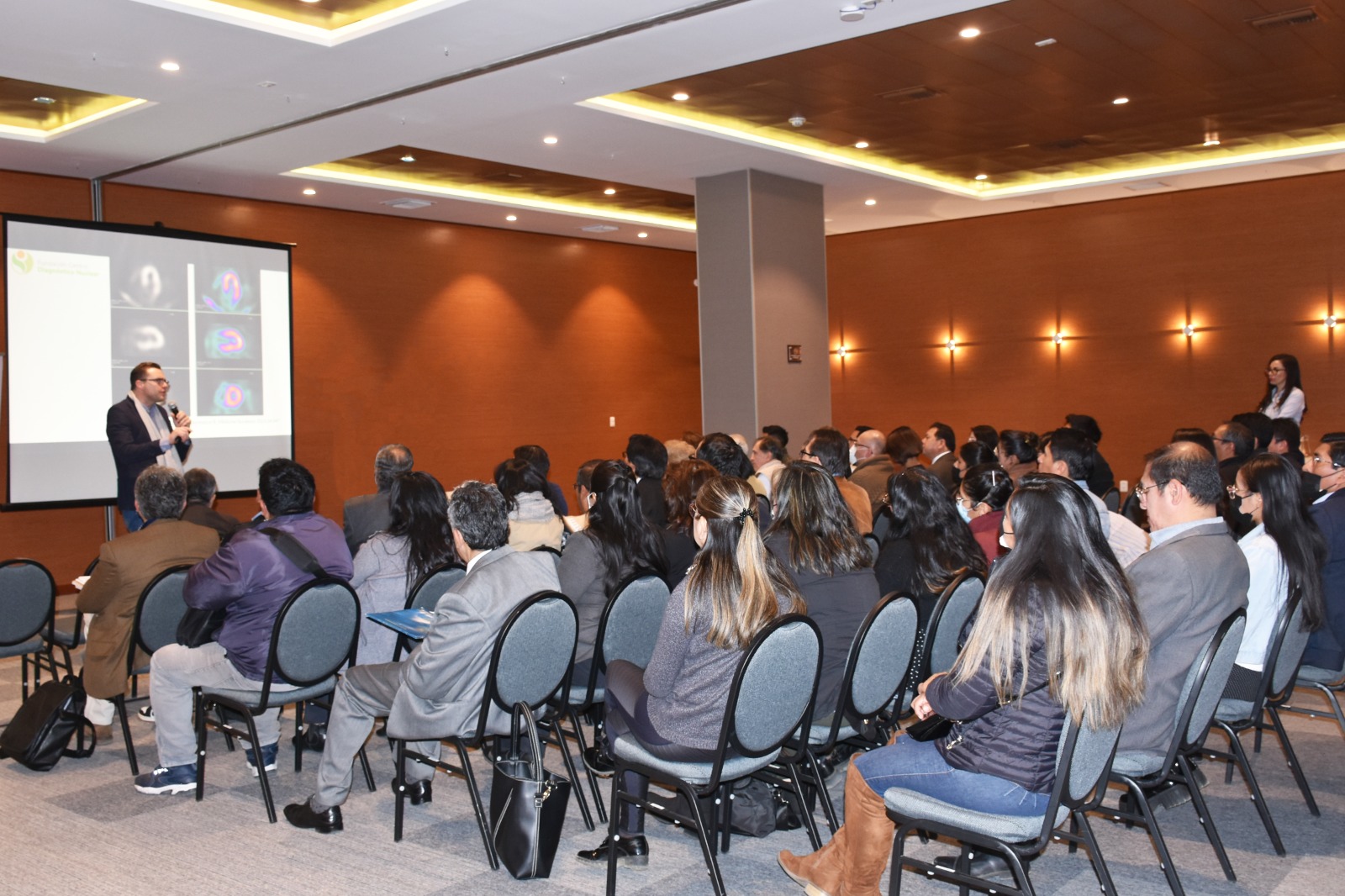 Especialista argentino Geronazzo: La tecnología médica debe estar acompañada de calidez humana
