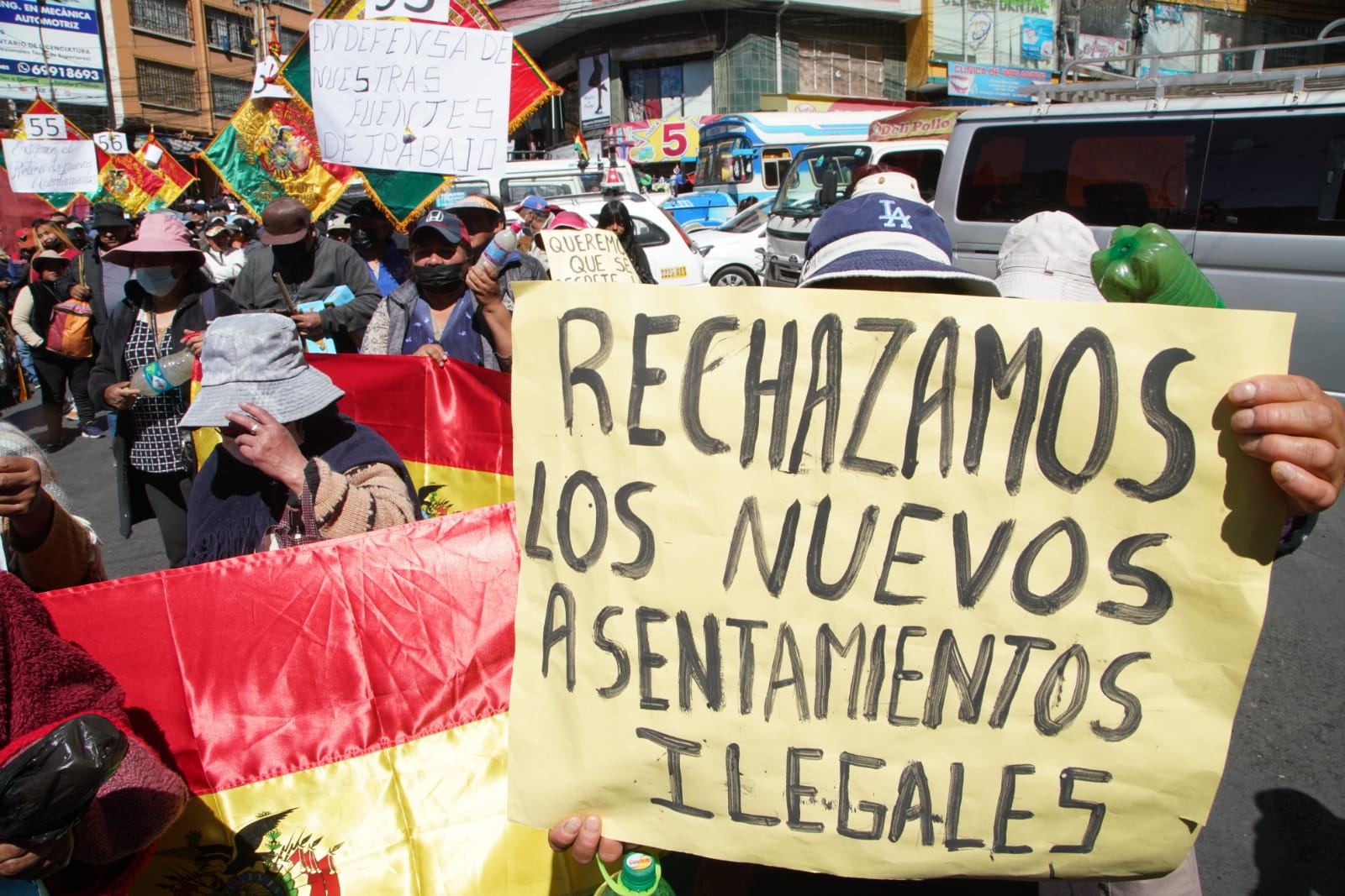 Gremiales marchan y exigen al alcalde Arias frenar proliferación de comerciantes ilegales