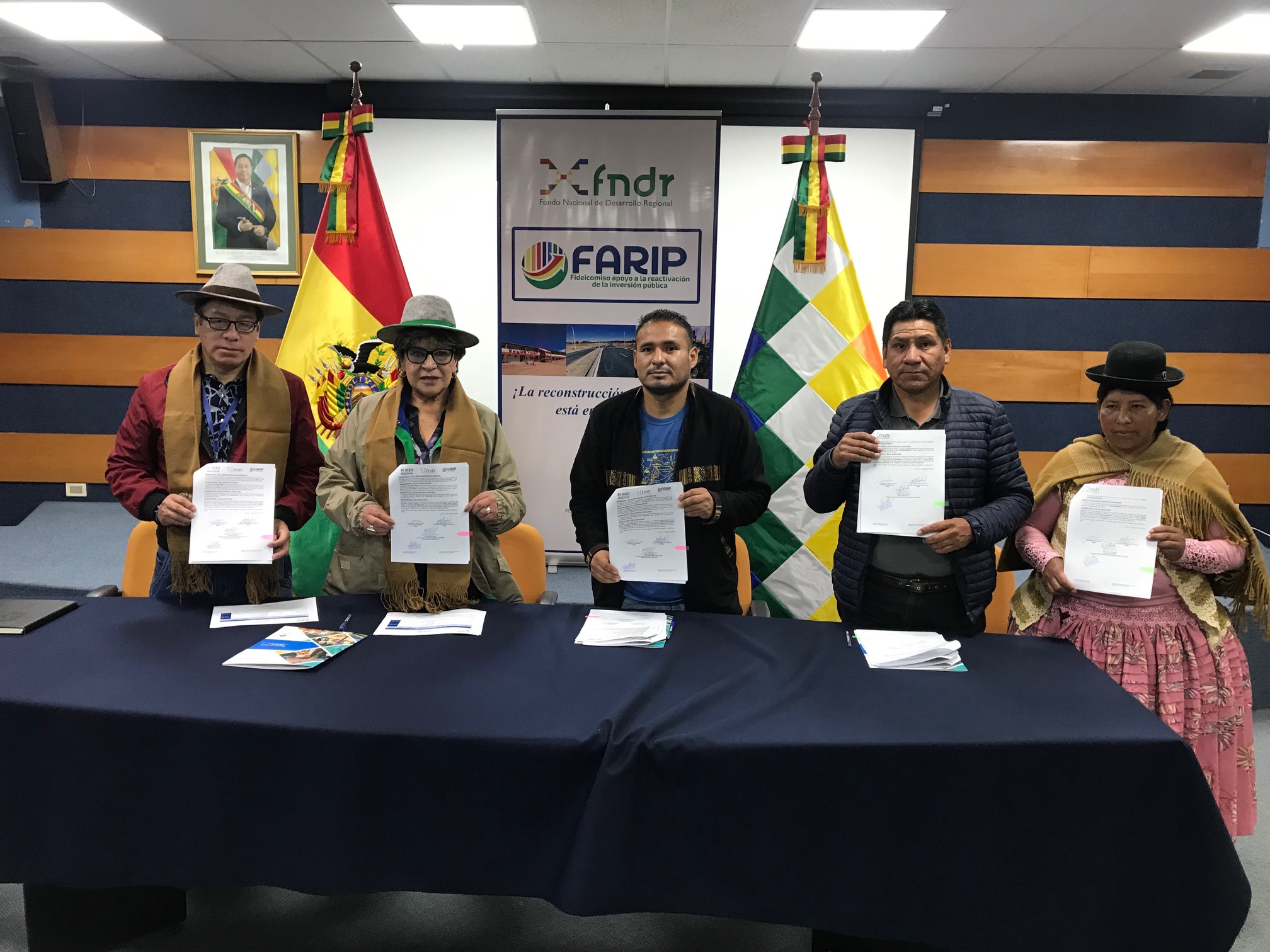 Municipios de La Paz y Cochabamba acceden a créditos por Bs 6,5 millones para alcantarillado y compra de maquinaria