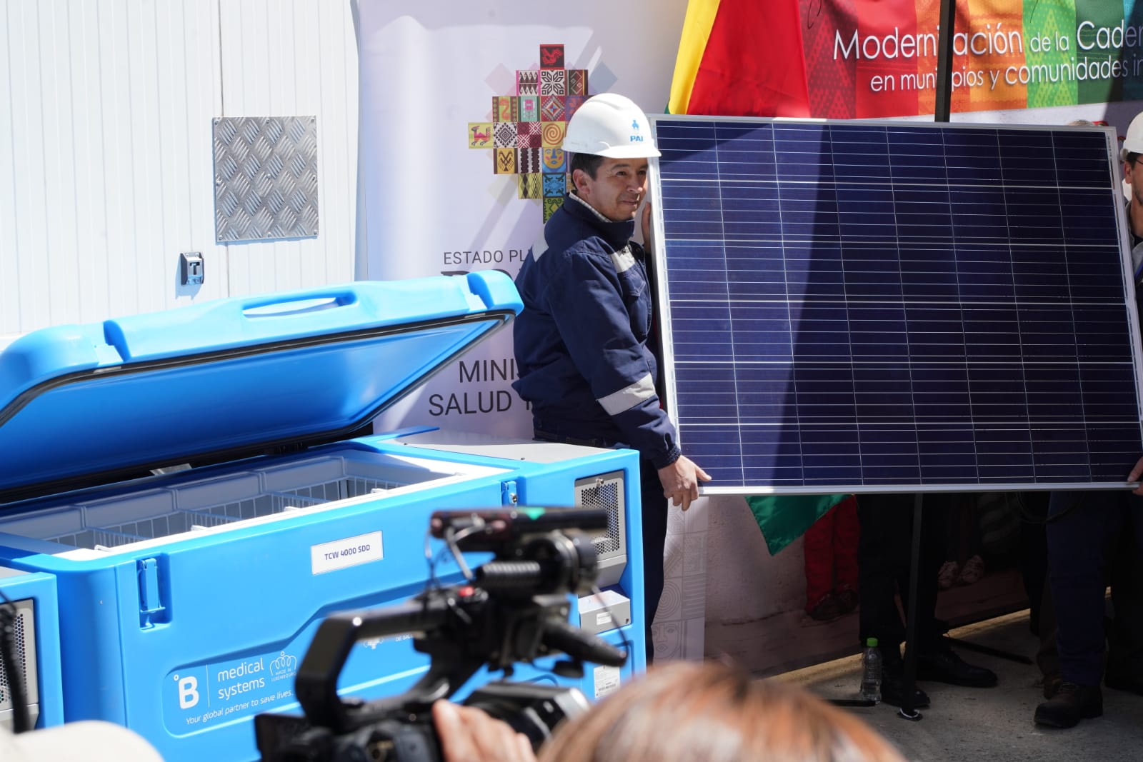Salud entrega refrigeradores para la cadena de frío y conservación de vacunas en cuatro departamentos 