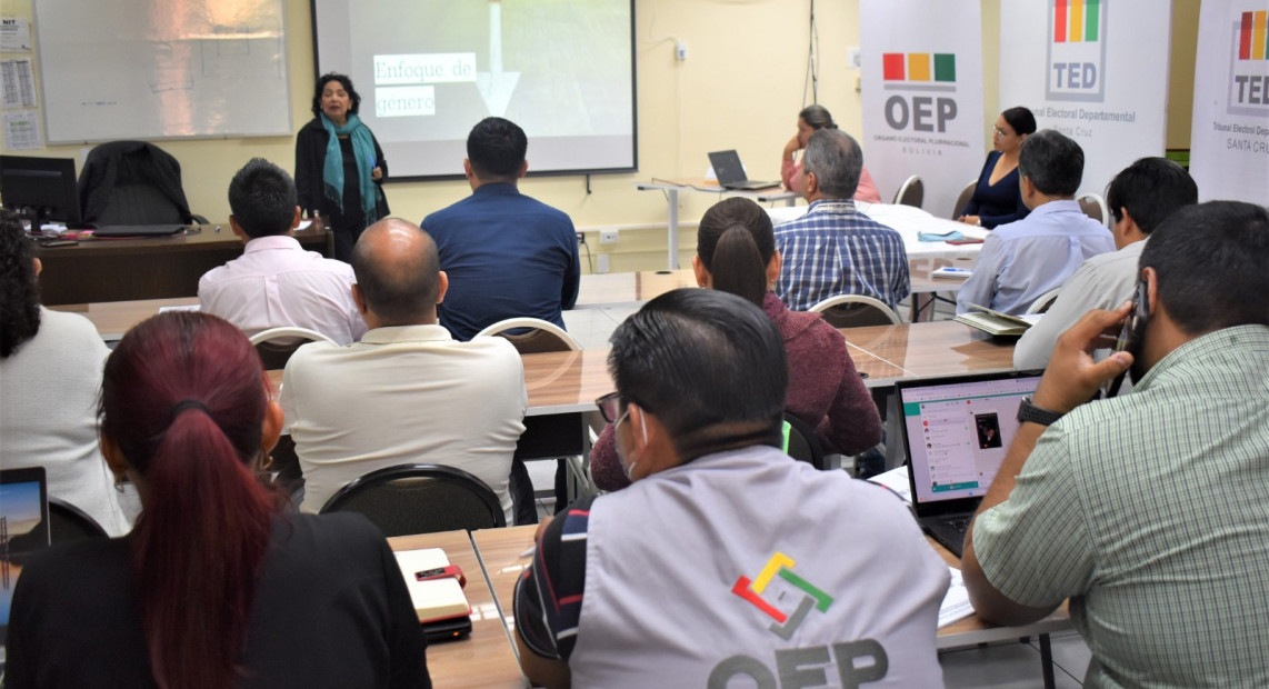 TED Santa Cruz fortalece capacidades de servidores públicos contra el acoso y violencia política