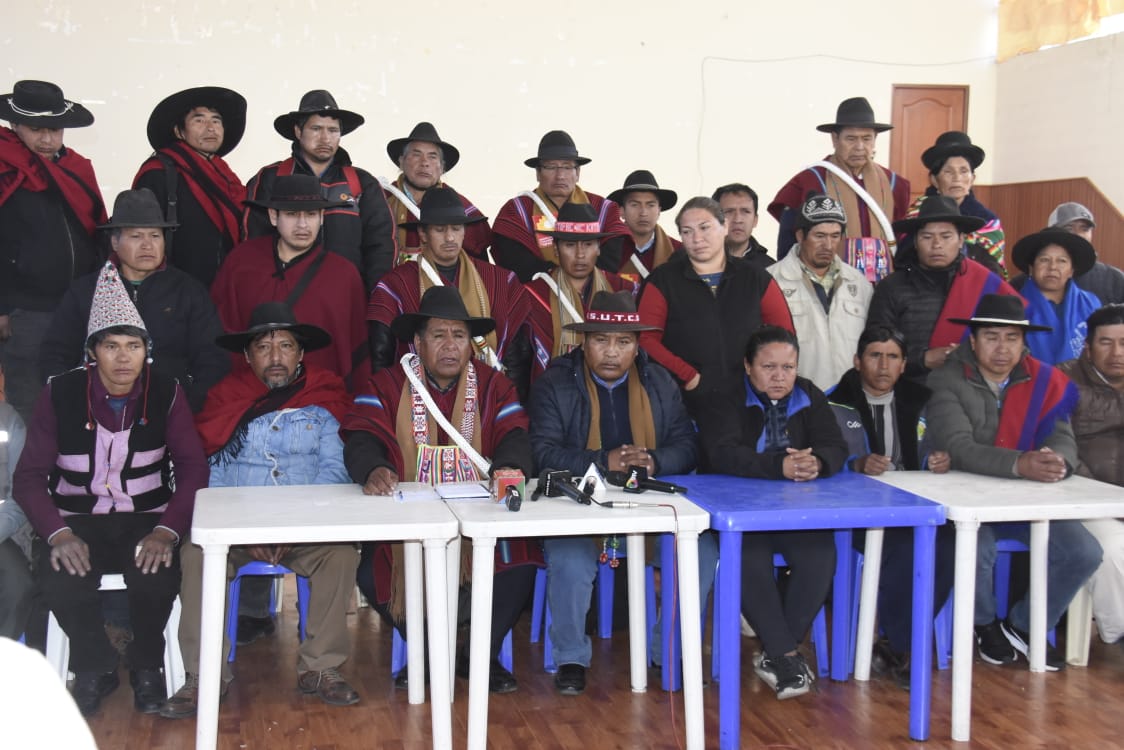 Dirigentes campesinos niegan se haya elegido al dirigente de la CSUTCB, reinstalarán congreso para la elección