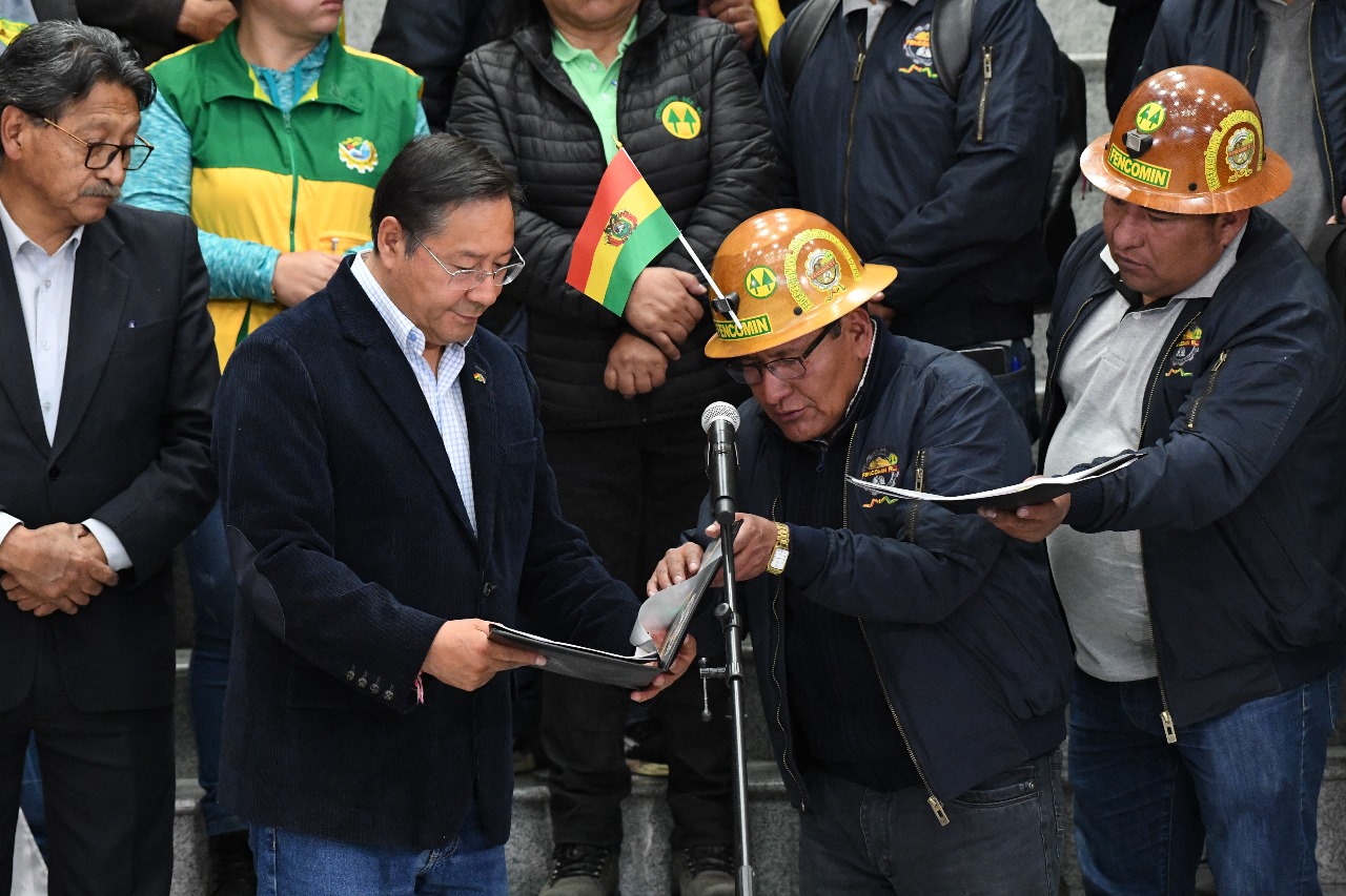 Arce recibe pliego de cooperativas mineras, compromete atención y reuniones con dirigentes departamentales