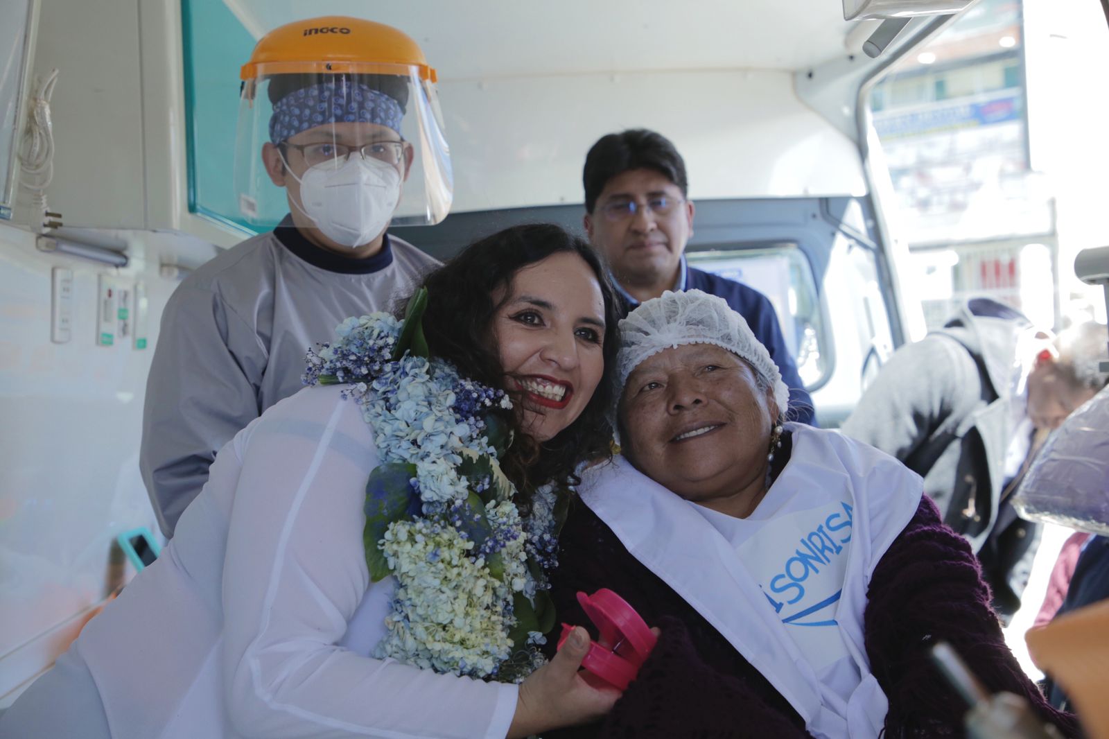 Gobierno devuelve la sonrisa a adultos mayores y anuncia entrega masiva de prótesis dentales de forma gratuita