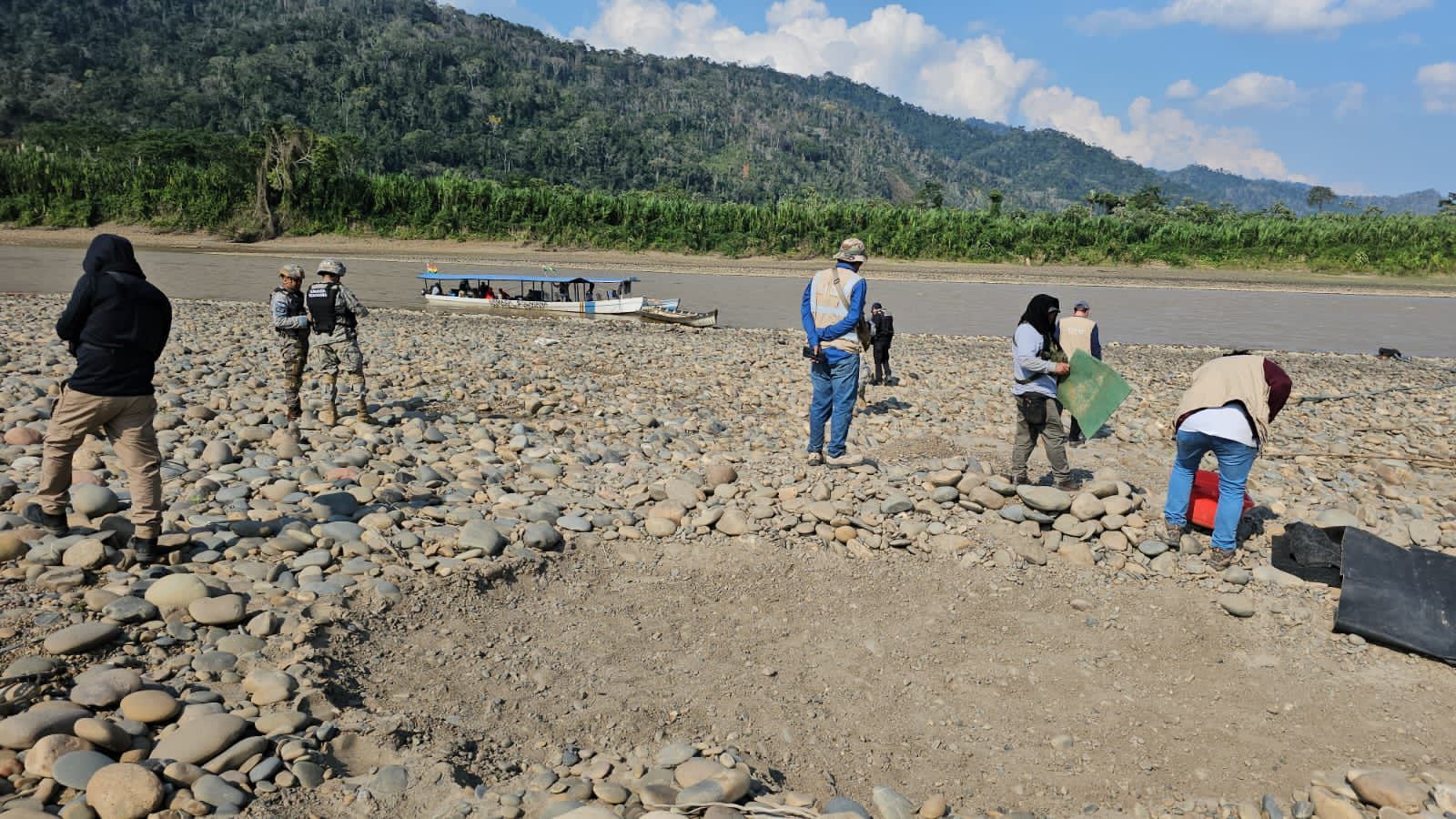 AJAM desbarata actividad minera ilegal en el norte de La Paz, hay seis personas detenidas