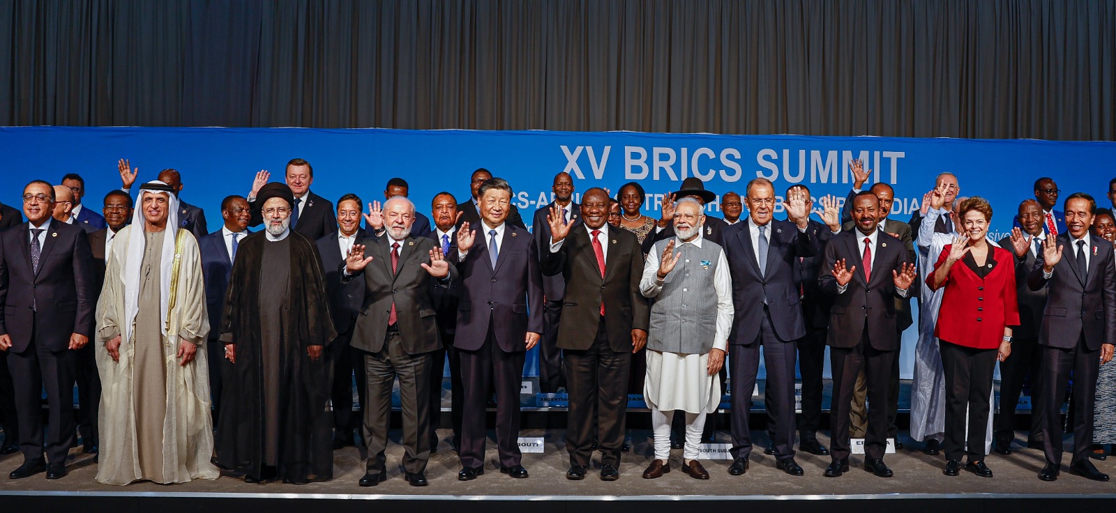 Foto oficial de los mandatarios que participaron en la XV Cumbre del BRICS, en Sudáfrica.