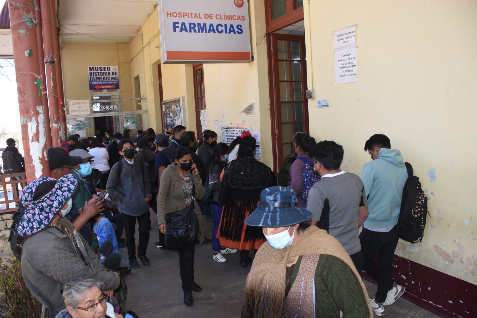 Salud ayuda al Hospital de Clínicas a resolver falta de medicamentos y las filas por atención médica
