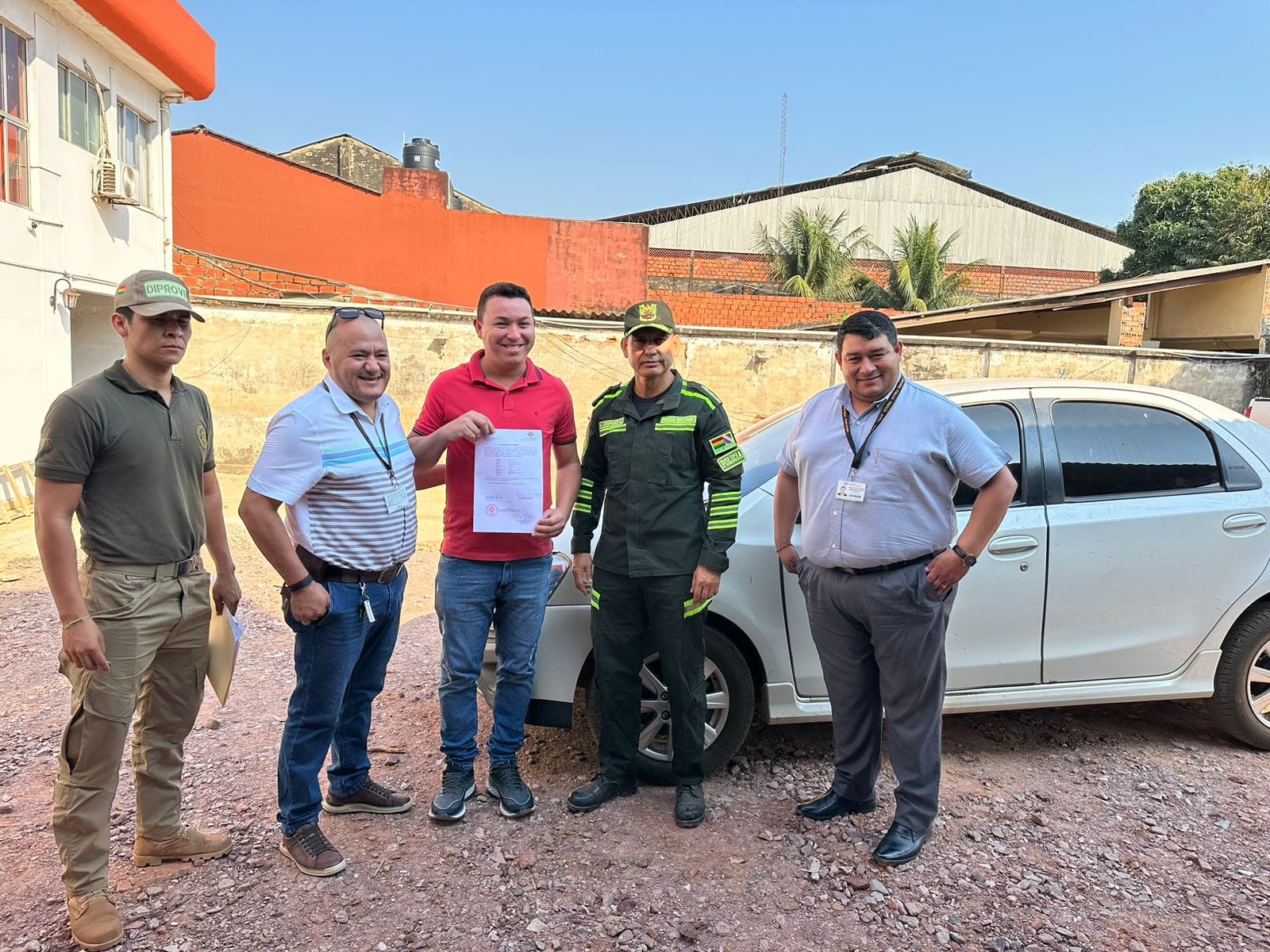 Diprove recupera vehículo con denuncia de robo en Brasil y lo entrega a su dueño