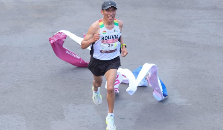 Presidente saluda la “gran victoria” del atleta orureño Héctor Garibay en el Maratón de la Ciudad de México 2023
