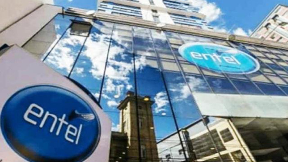Ministro Montaño informa de la renuncia de dos gerentes de Entel