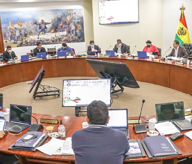 Gabinete aprueba decreto que asigna hasta Bs 50 millones a fondo científico para las universidades públicas