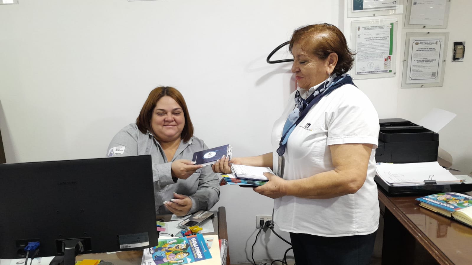 “Punto Móvil” de Impuestos registra a 128 nuevos beneficiarios del Re-IVA en Santa Cruz