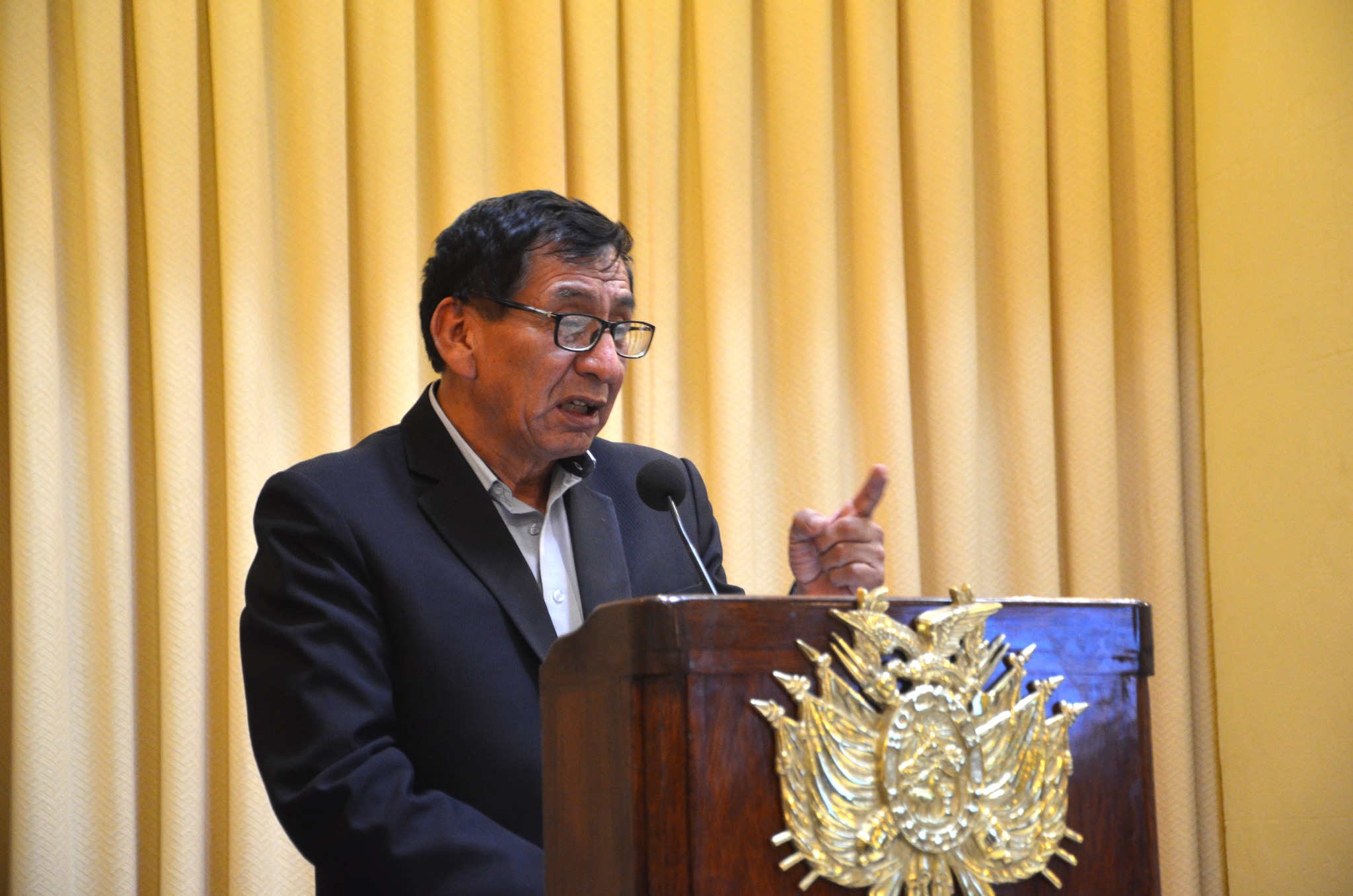 Ministro Méndez asegura que sus declaraciones fueron sacadas de contexto y que es consciente de los efectos del mercurio