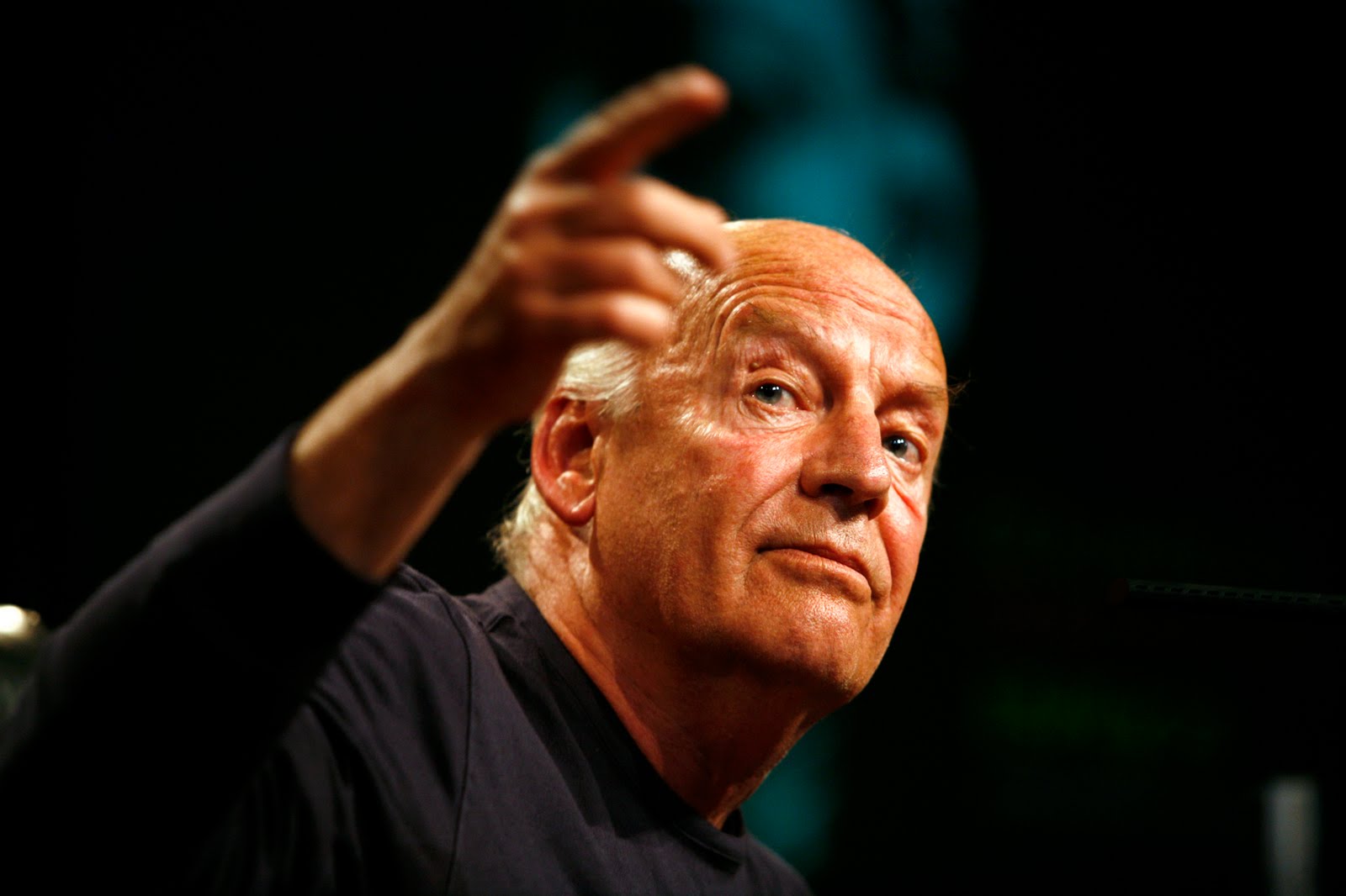 Arce recuerda el natalicio de Eduardo Galeano y destaca que el escrito utilizó la palabra para defender la dignidad de los pueblos
