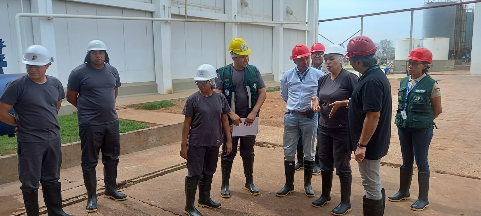 Comisión chilena inspecciona frigorífico cruceño con miras a exportar carne bovina boliviana a ese país